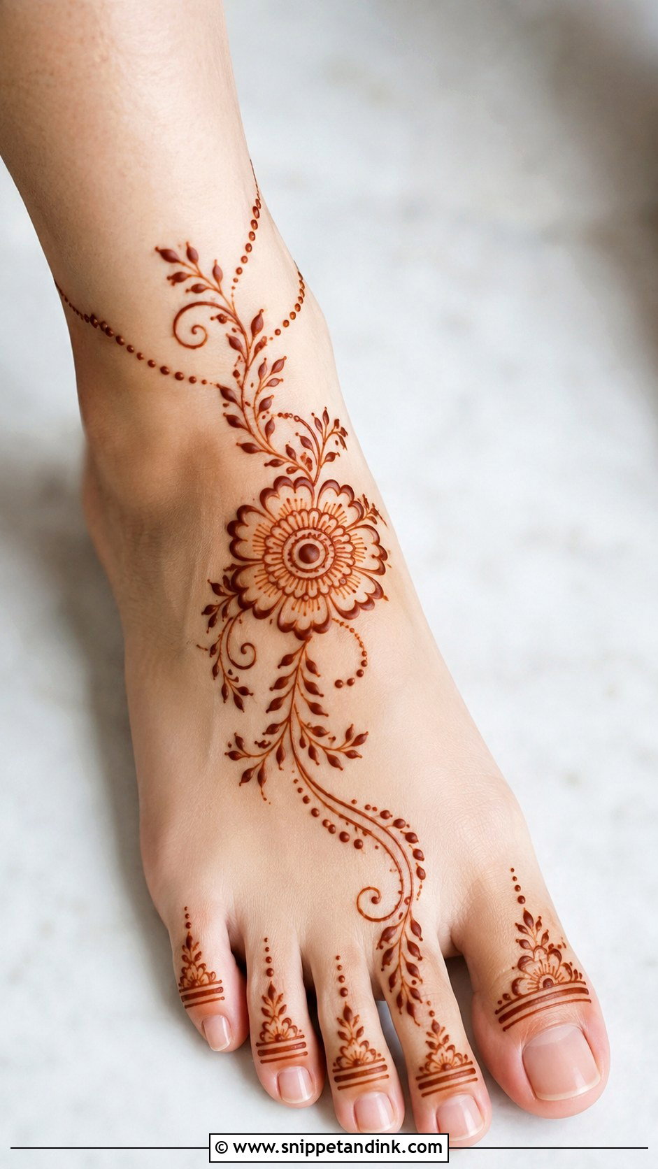 Easy Leg Mehndi Design - Snippet and Ink - 35 Leg Mehndi Design Ideas