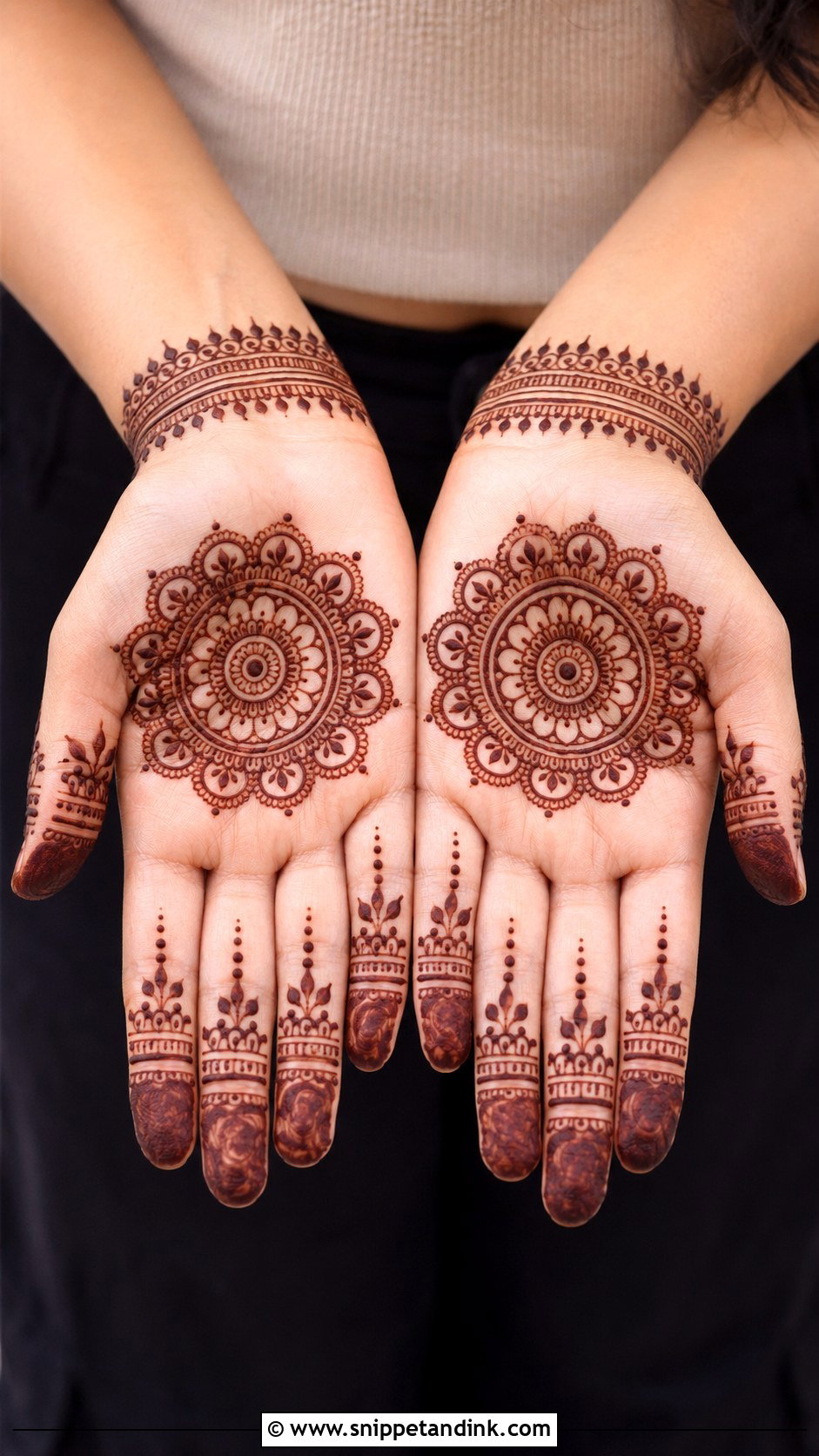 Easy Mandala Mehndi Design - Snippet and Ink - 30 Simple and Easy Mehndi Designs