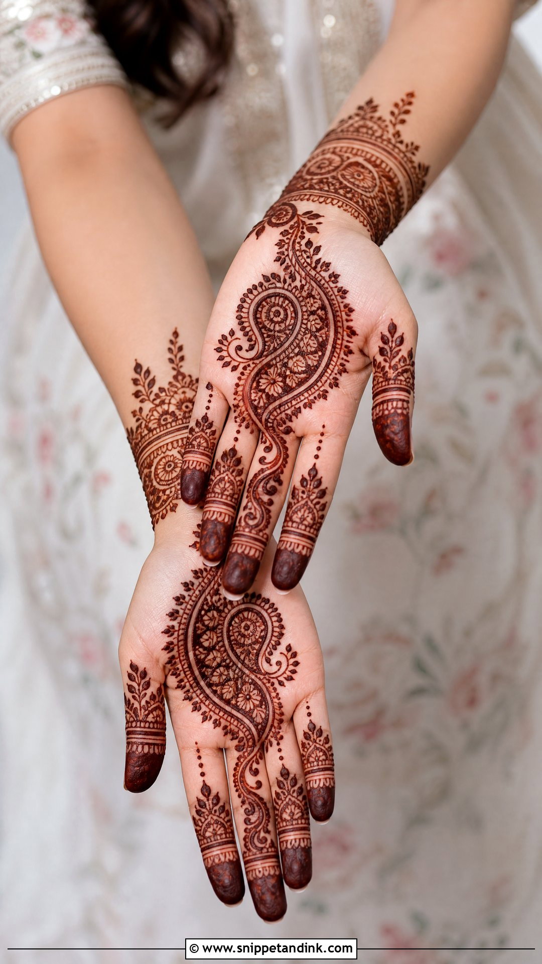 Easy Paisley Mehndi Design - Snippet and Ink - 35 Easy Mehndi Designs