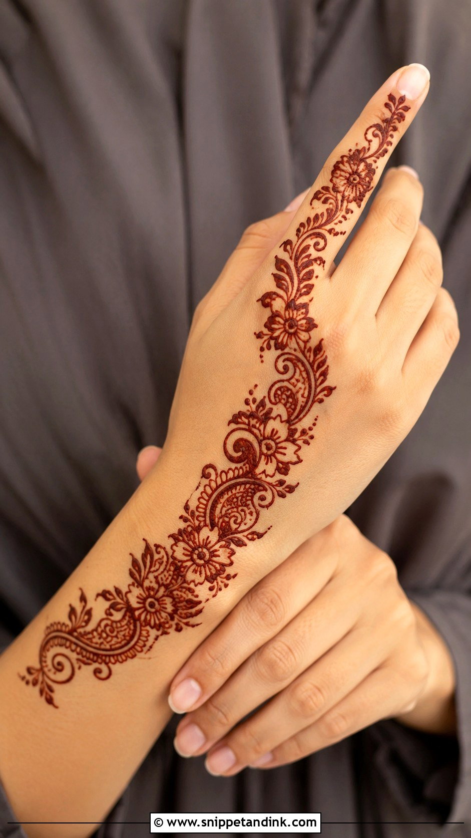 Easy Side Hand Mehndi Design - Snippet and Ink - 35 Mehndi Designs for Beginners