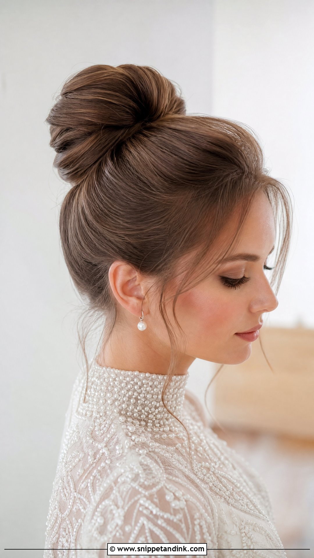 Elegant Brautfrisur High Bun - Snippet and Ink - 15 Brautfrisur Elegant