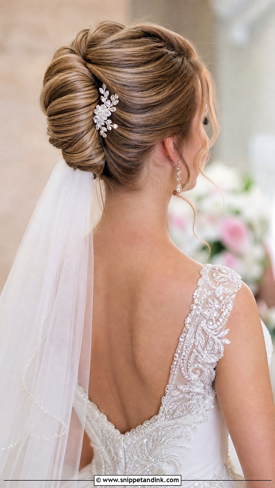 Elegant French Twist Updo - Snippet and Ink - 30 Brautfrisur Hochgesteckt Ideas