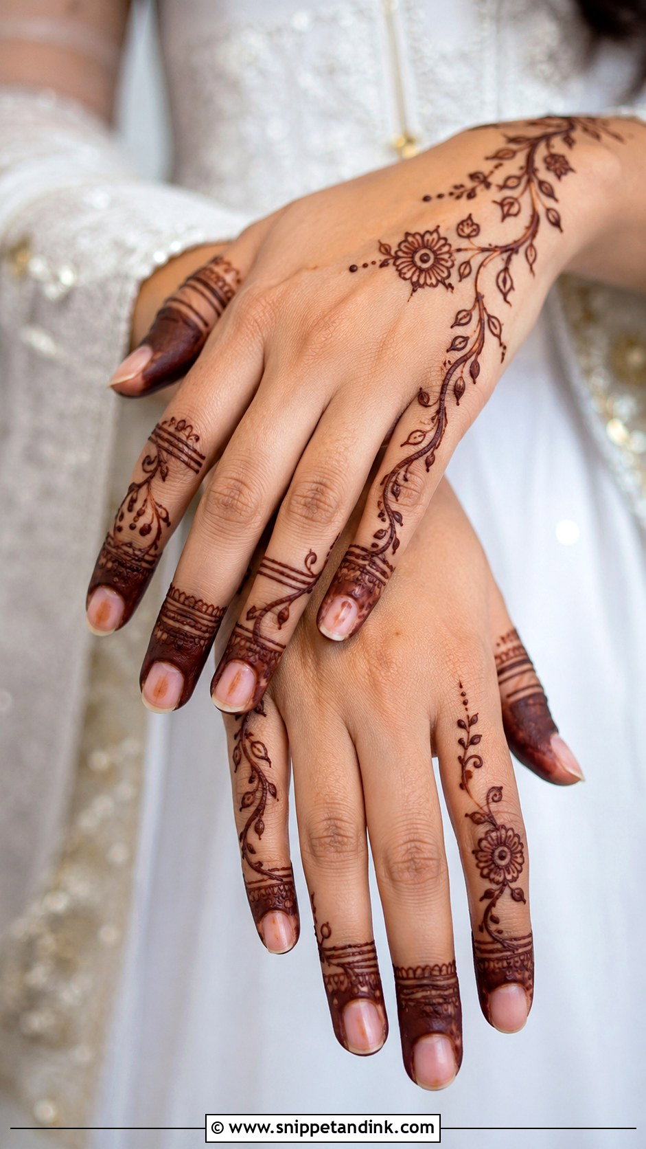 Finger Mehndi Design With Negative Space - Snippet and Ink - 30 Simple Finger Mehndi Designs