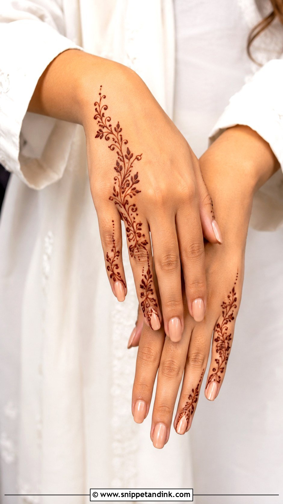 Finger Mehndi Design With Side Trail - Snippet and Ink - 35 Simple Fingers Mehndi Designs