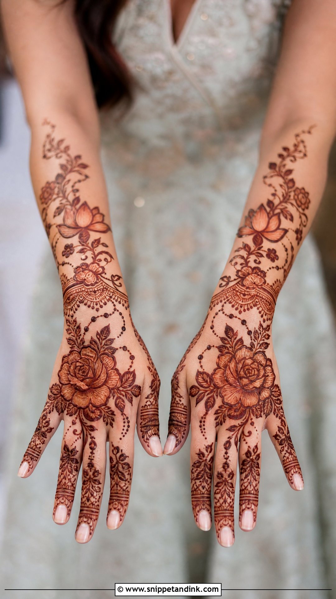 Floral Back Bridal Mehndi Design - Snippet and Ink - 25 Back Bridal Mehndi Designs