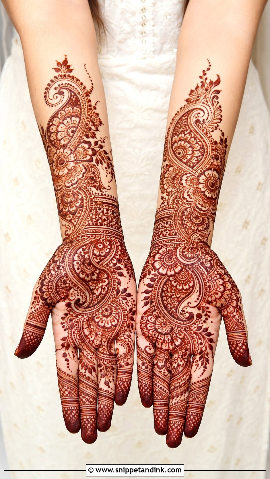 Floral Paisley Mehndi Design - Snippet and Ink - 35 Floral Mehndi Designs