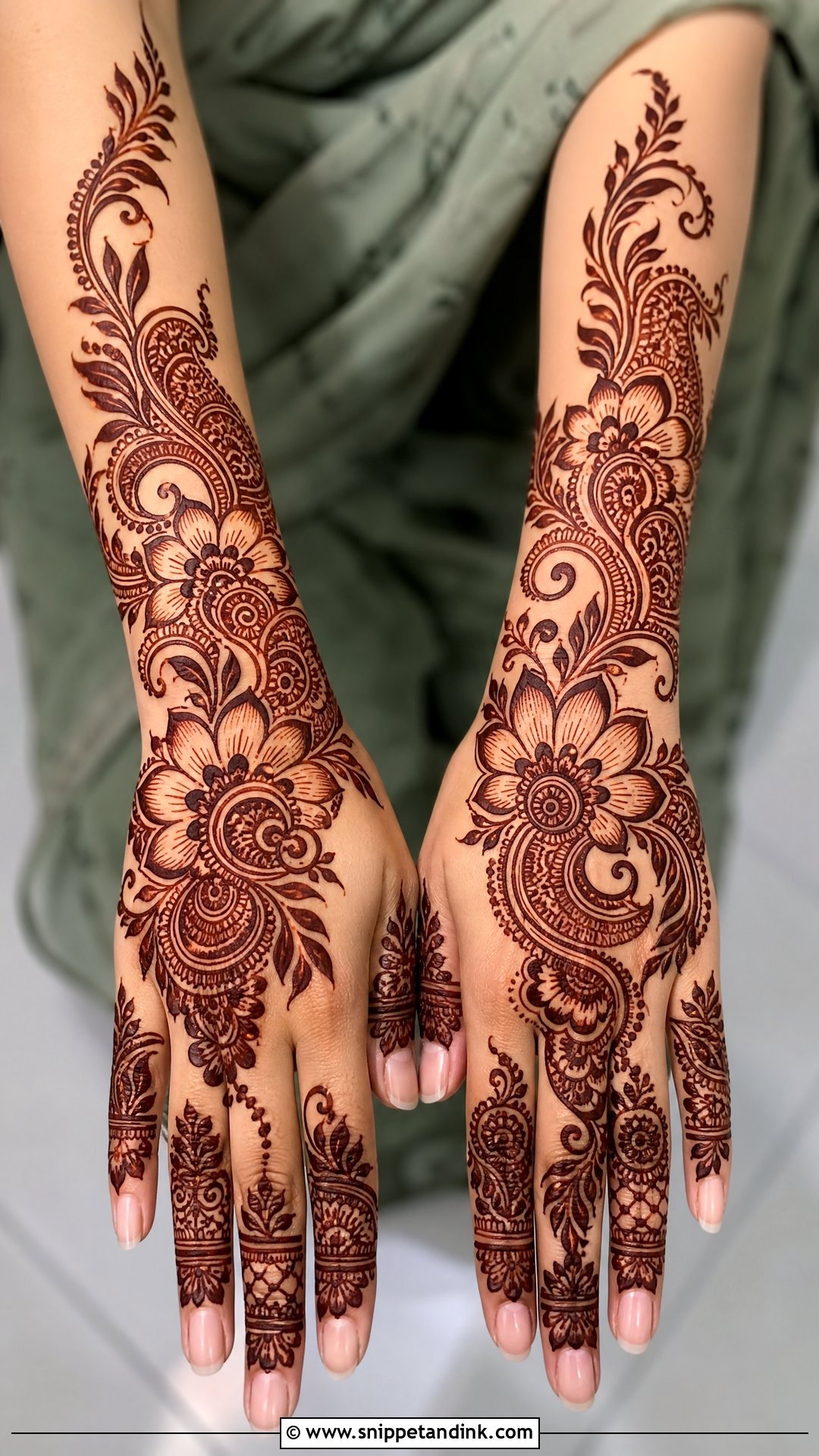 Full Arabic Back Hand Mehndi Design - Snippet and Ink - 30 Latest Arabic Back Hand Mehndi Designs