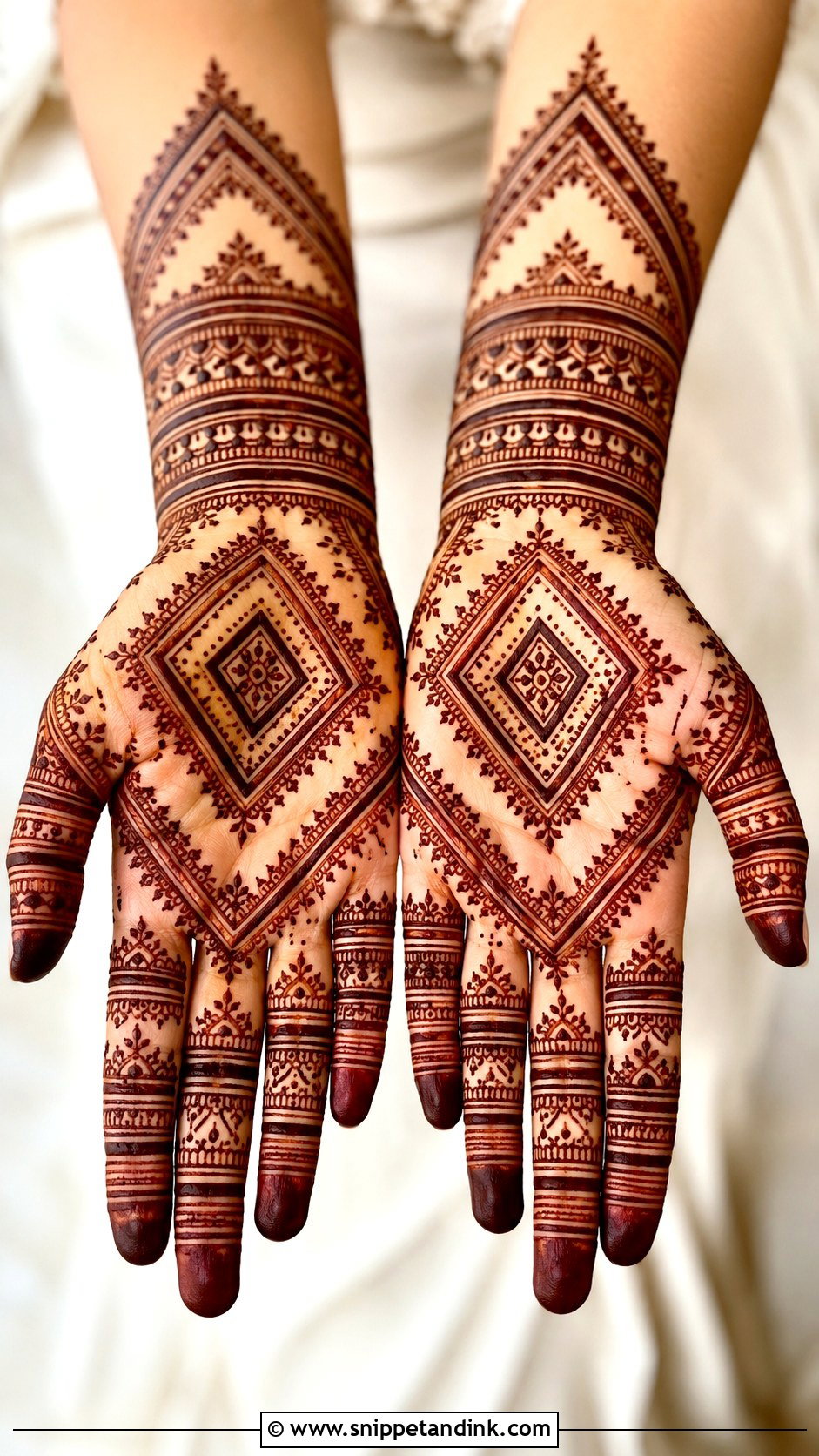 Full Hand Moroccan Mehndi Design - Snippet and Ink - 35 Full Hand Mehndi Designs
