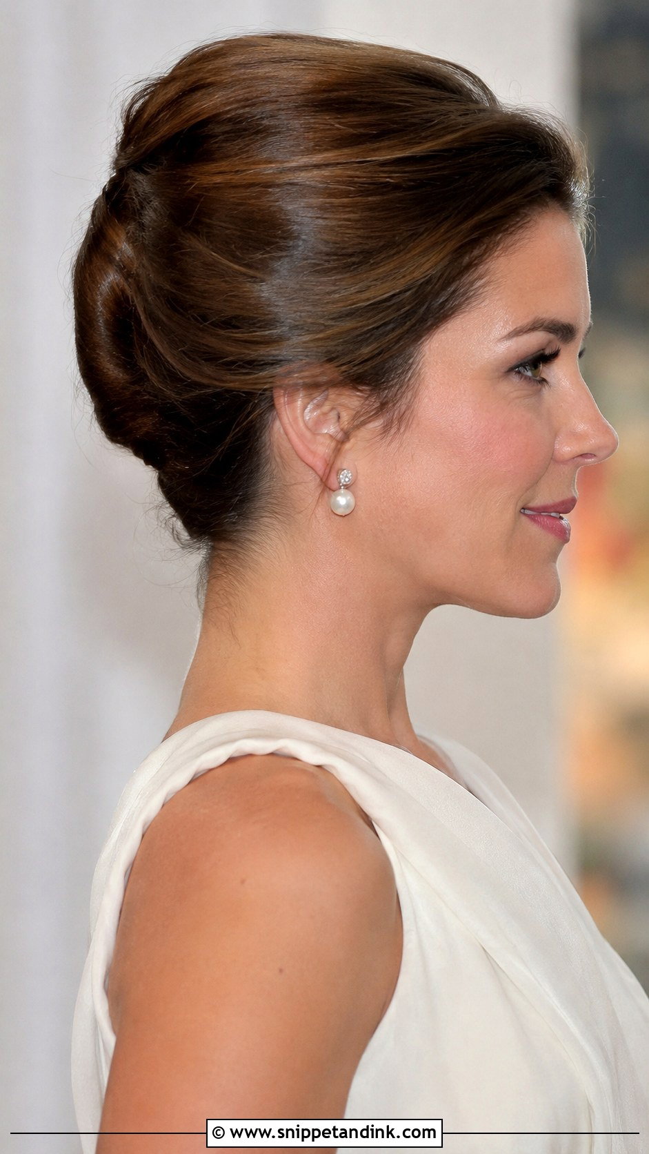 Gala Dinner French Twist - Snippet and Ink - 20 Gala Dinner Hairstyle Ideas