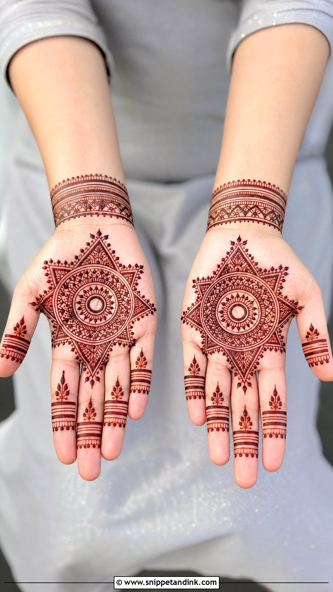 Geometric Centre Mehndi Design - Snippet and Ink - 20 Centre Mehndi Design Ideas