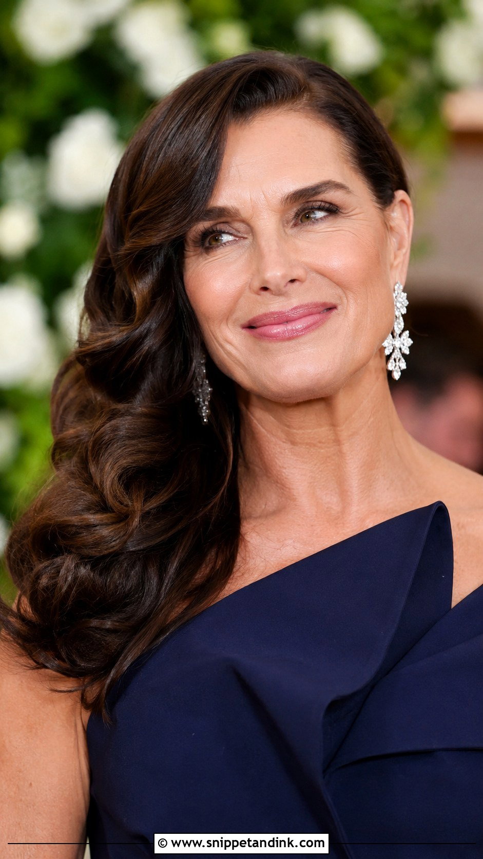 Glam Hollywood Waves - Snippet and Ink - 30 Mother of the Bride Hair Down Ideas