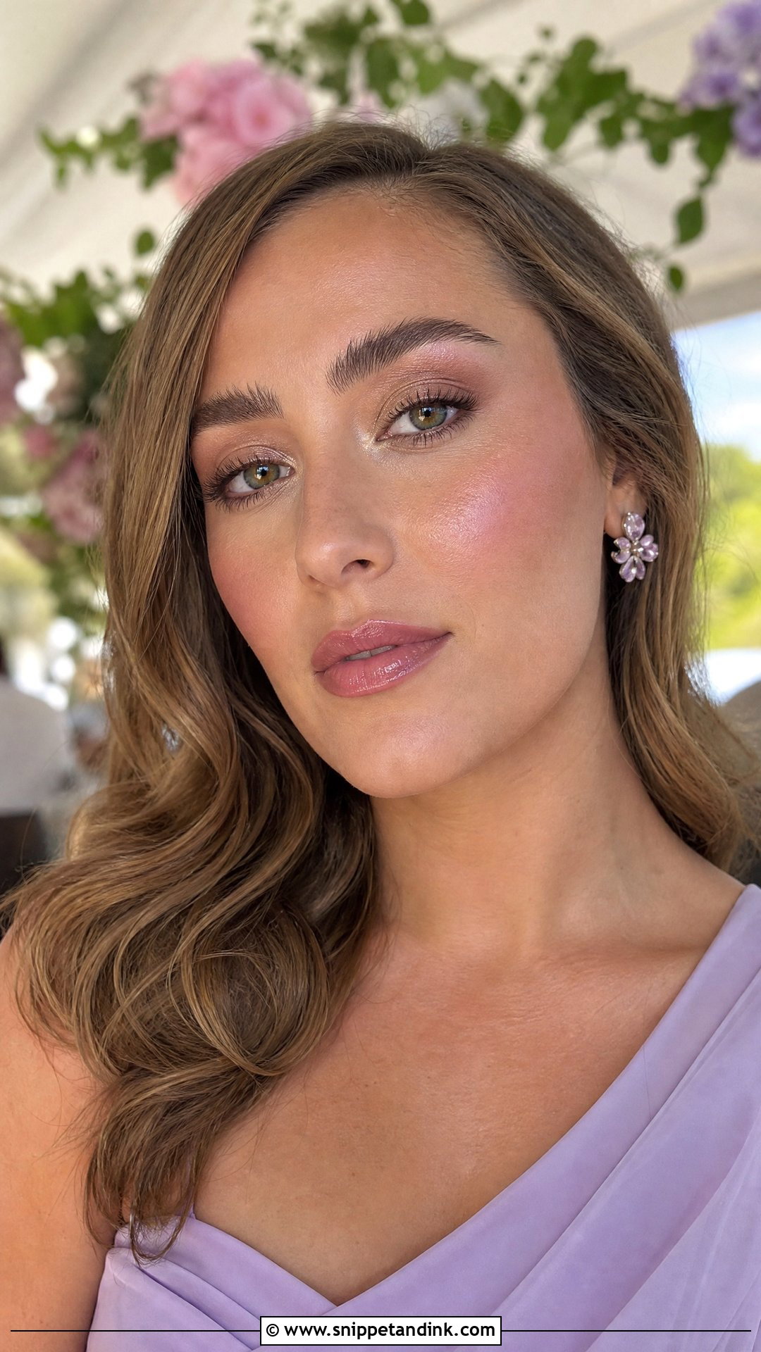 Glossy Lip Wedding Guest Makeup - Snippet and Ink - 20 Soft Wedding Guest Makeup Ideas