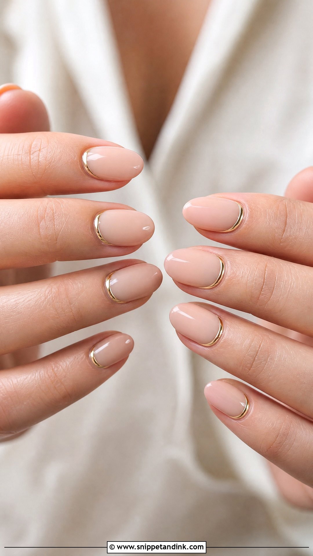 Gold Accent Wedding Guest Nails - Snippet and Ink - 25 Simple Wedding Guest Nails