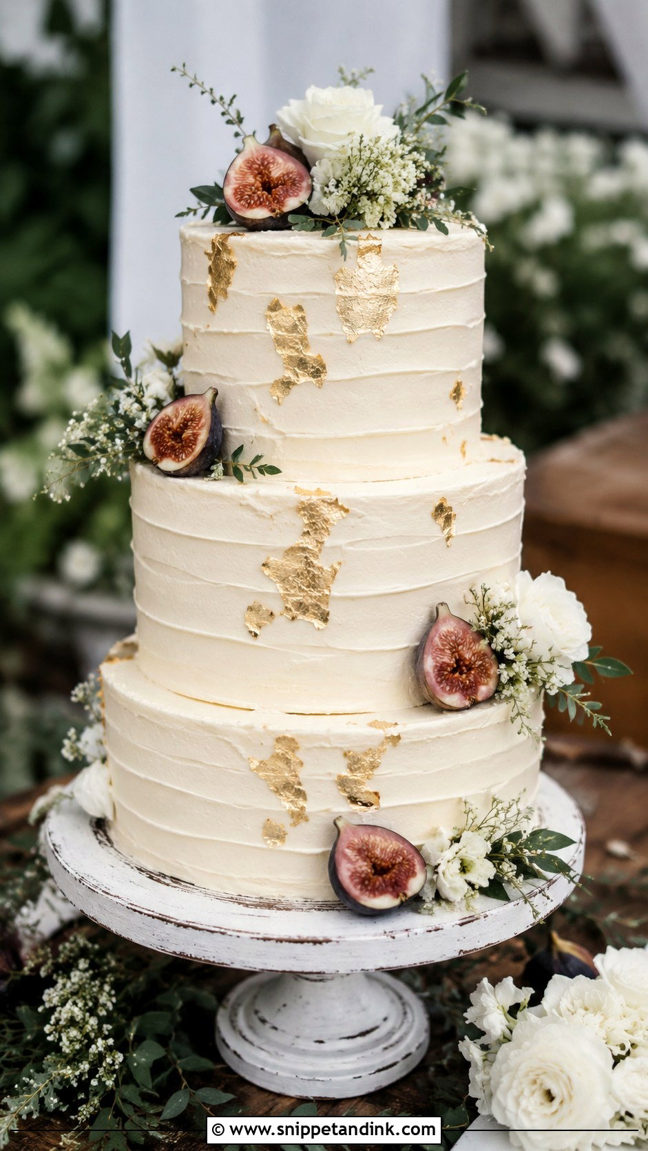 Gold Buttercream Wedding Cake - Snippet and Ink - 20 Golden Cake Ideas for Wedding
