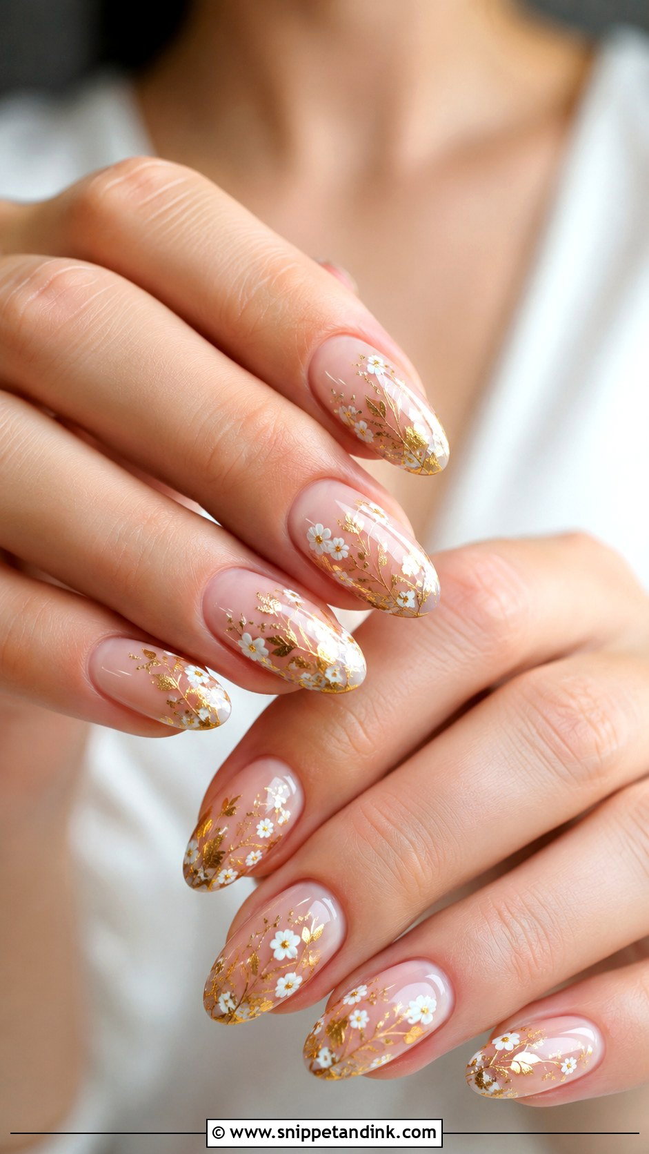 Gold Floral Wedding Nails - Snippet and Ink - 20 Golden Wedding Nails