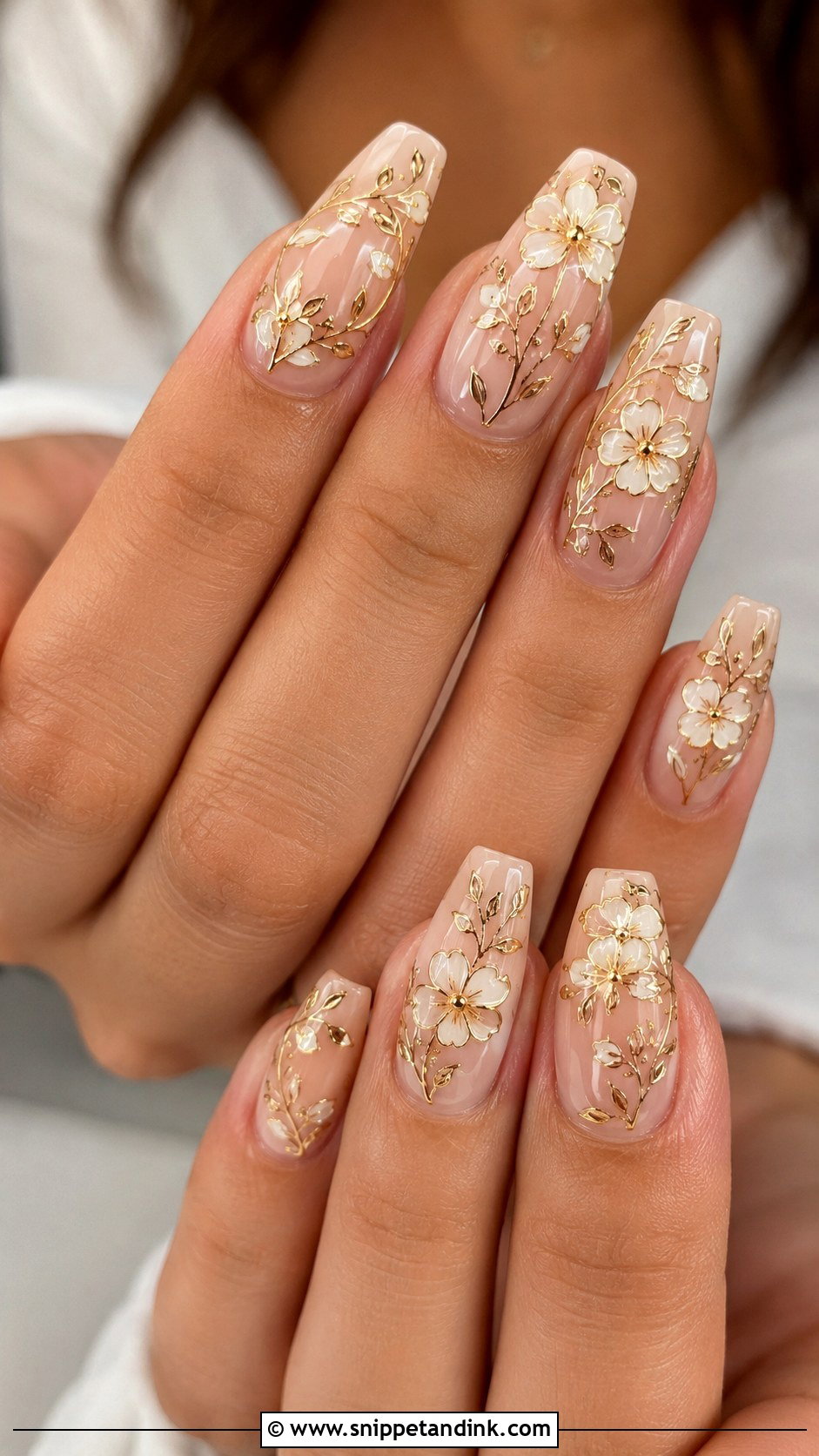 Gold Floral Wedding Nails - Snippet and Ink - 20 Wedding Nails Flowers