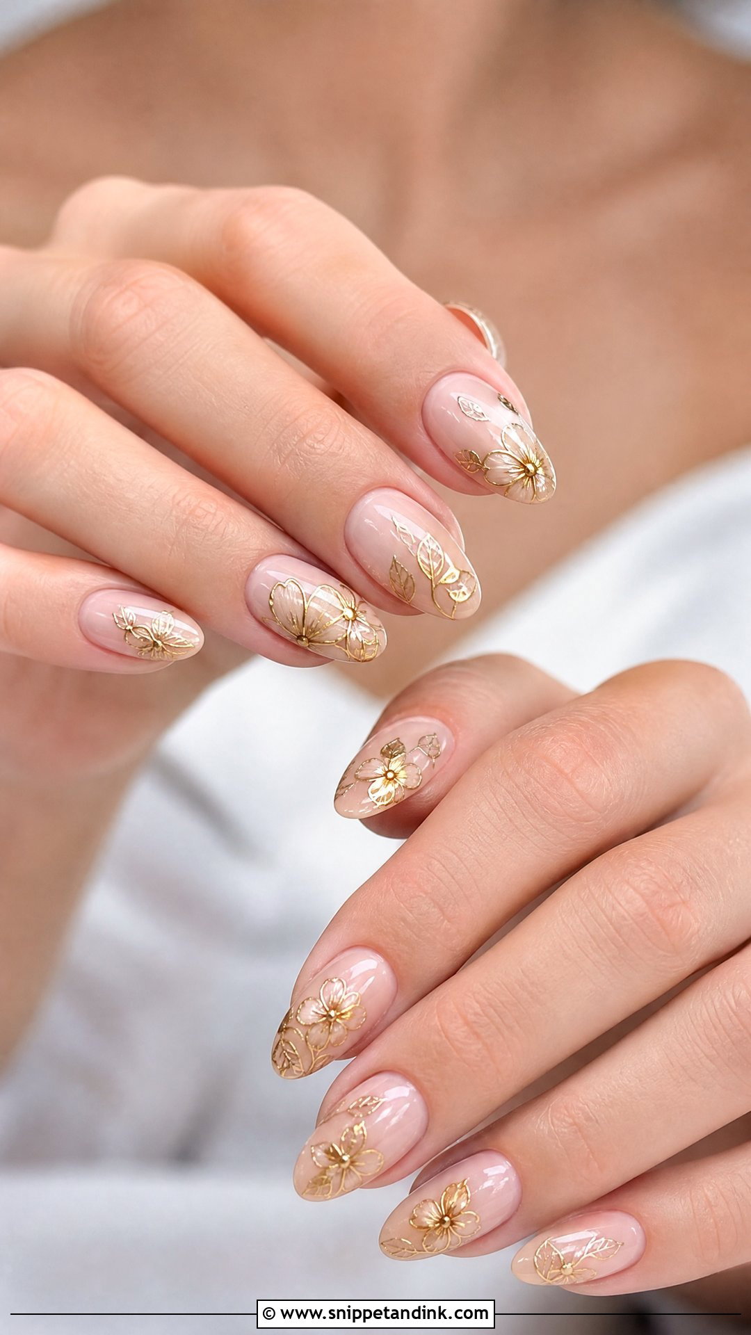 Gold Floral Wedding Nails - Snippet and Ink - 25 Gold Wedding Nails