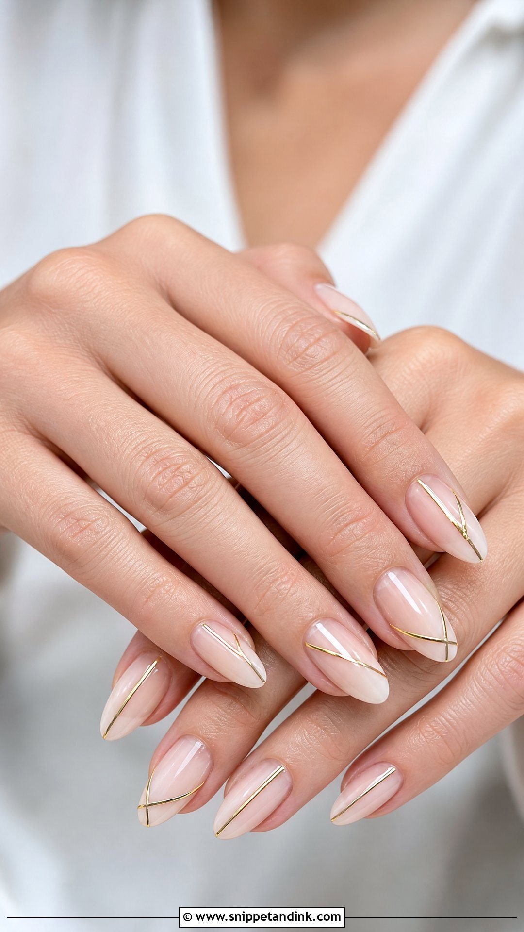 Gold Line Wedding Nails - Snippet and Ink - 25 Gold Wedding Nails