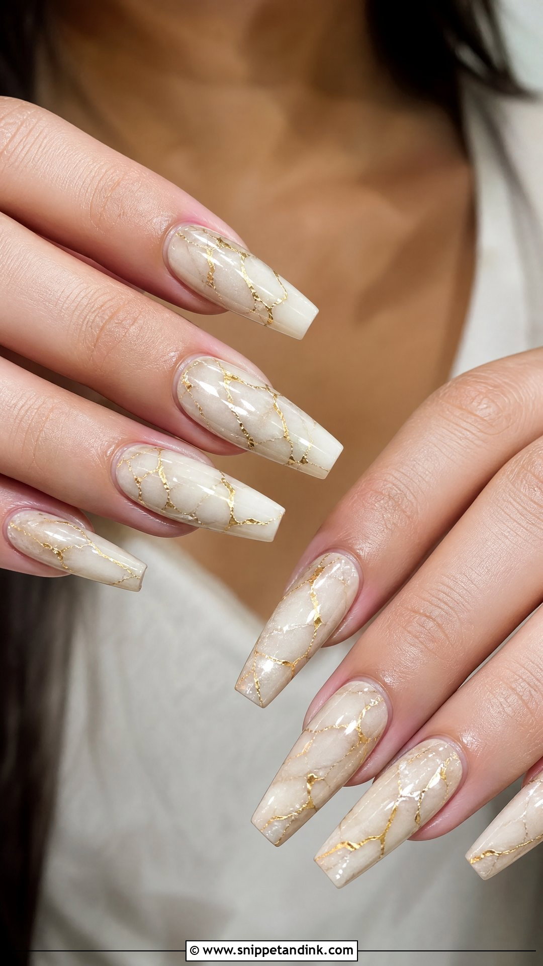 Gold Marble Wedding Nails - Snippet and Ink - 25 Gold Wedding Nails