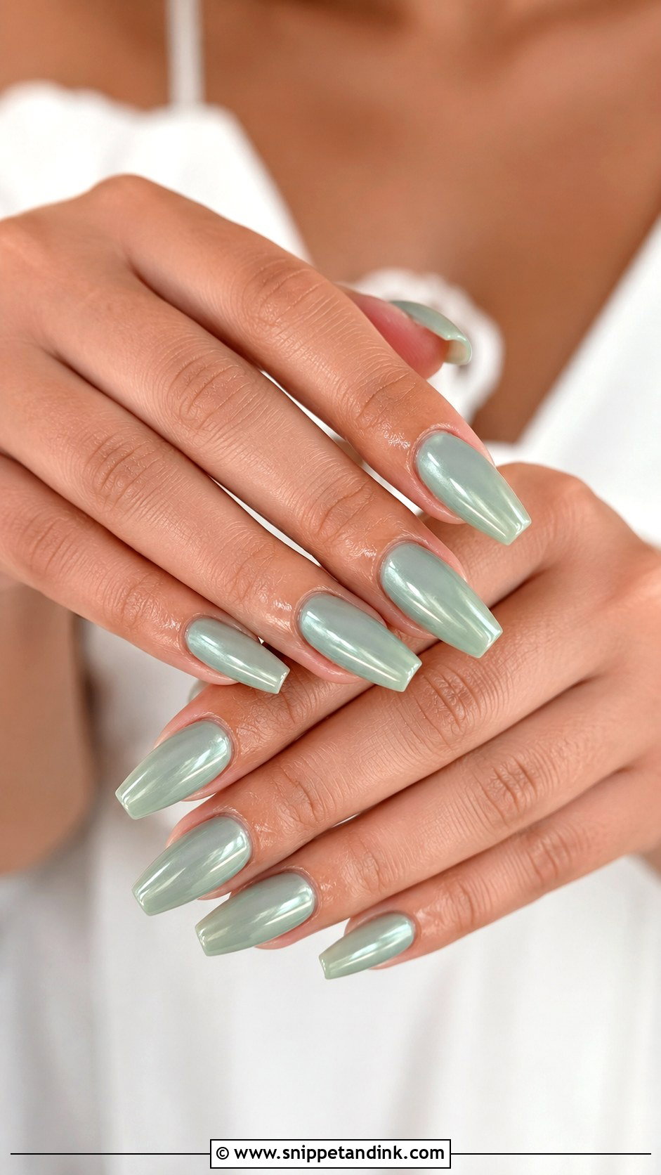 Green Chrome Bridesmaid Nails - Snippet and Ink - 20 Green Bridesmaid Nails