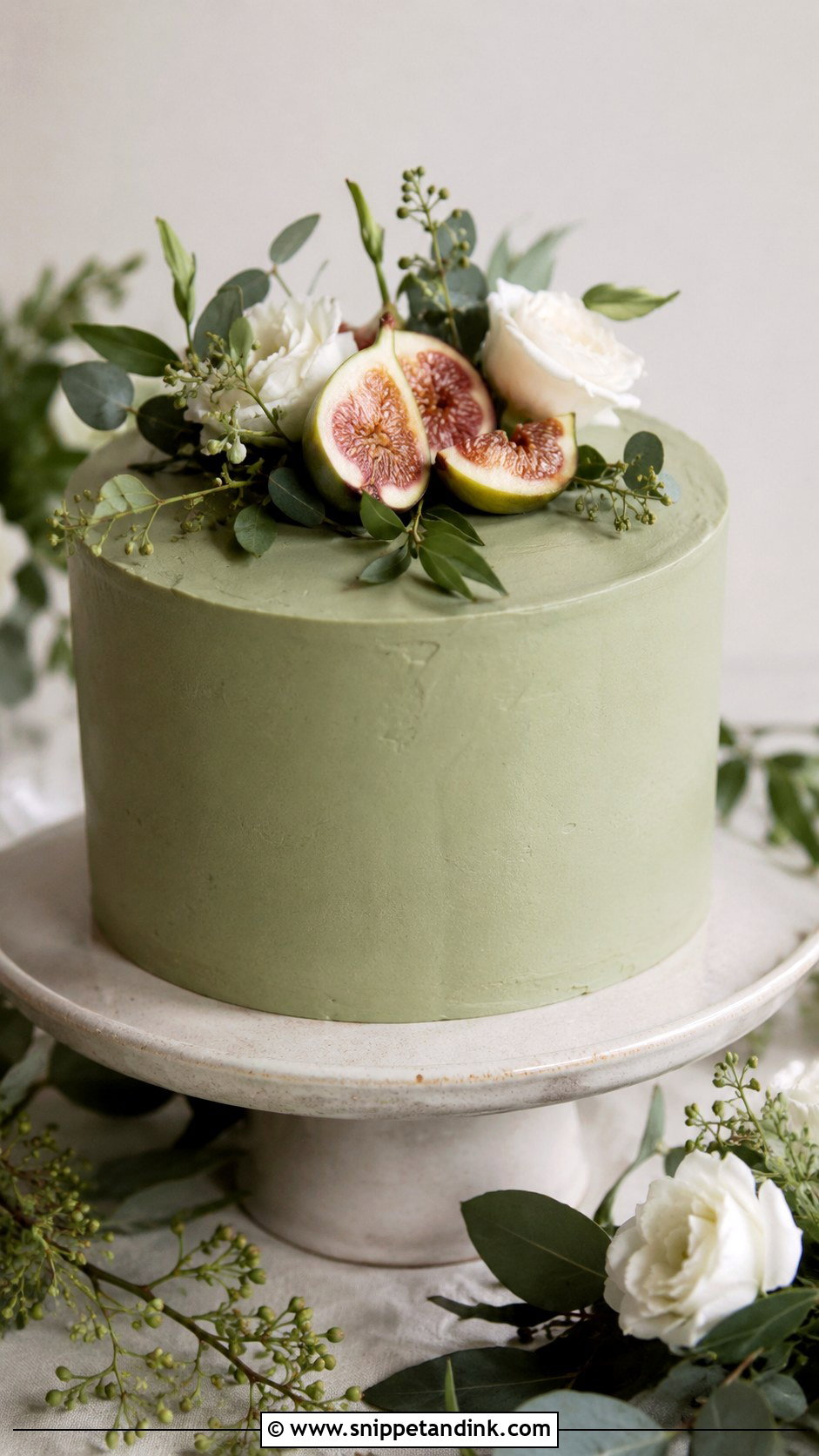 Green Wedding Cake - Snippet and Ink - 30 Simple Unique Wedding Cake Ideas