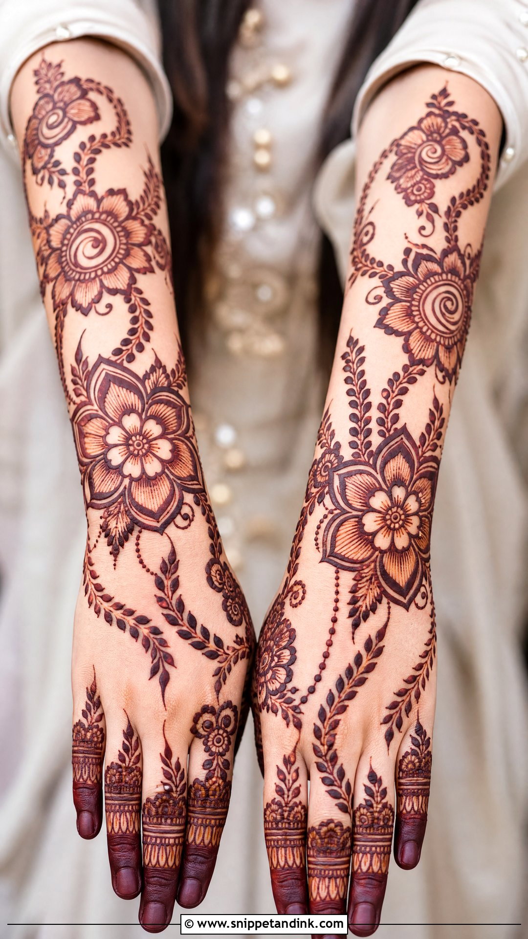 Gulf Back Bridal Mehndi Design - Snippet and Ink - 25 Back Bridal Mehndi Designs