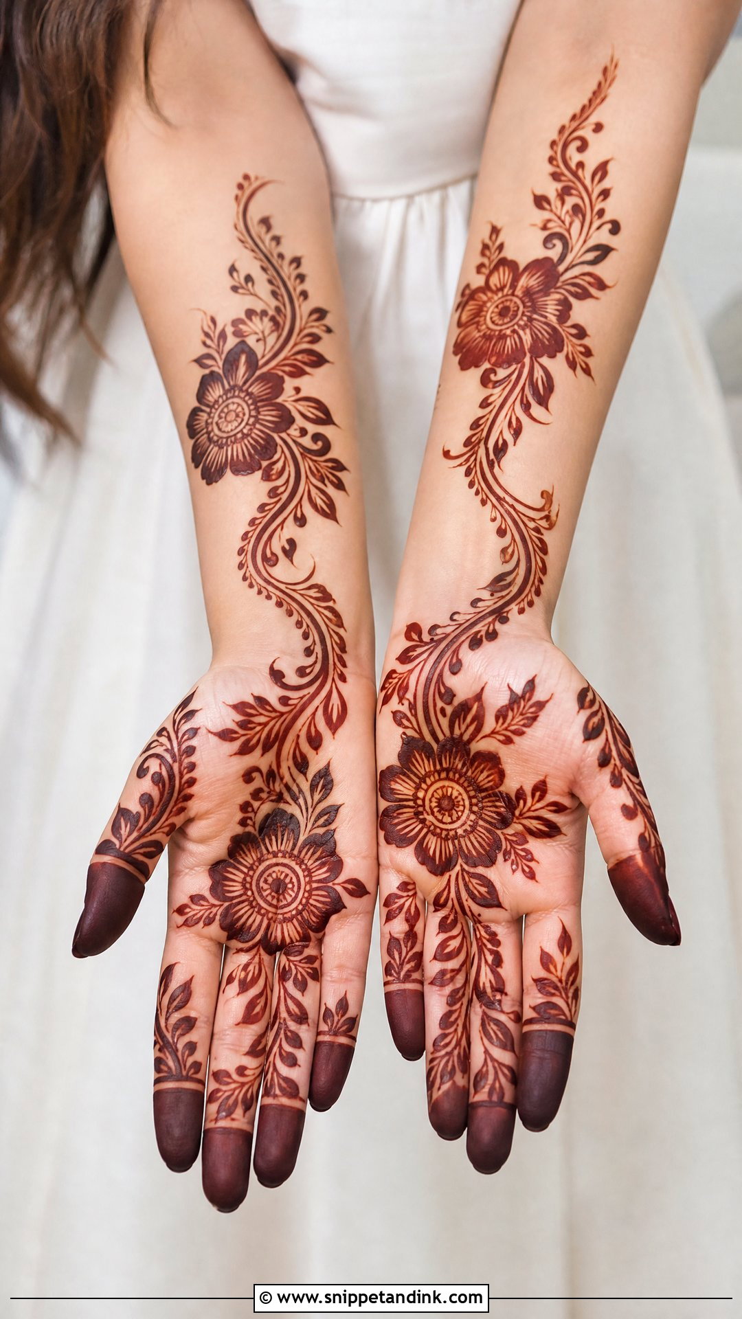 Gulf Inside Mehndi Design - Snippet and Ink - 25 Inside Mehndi Designs