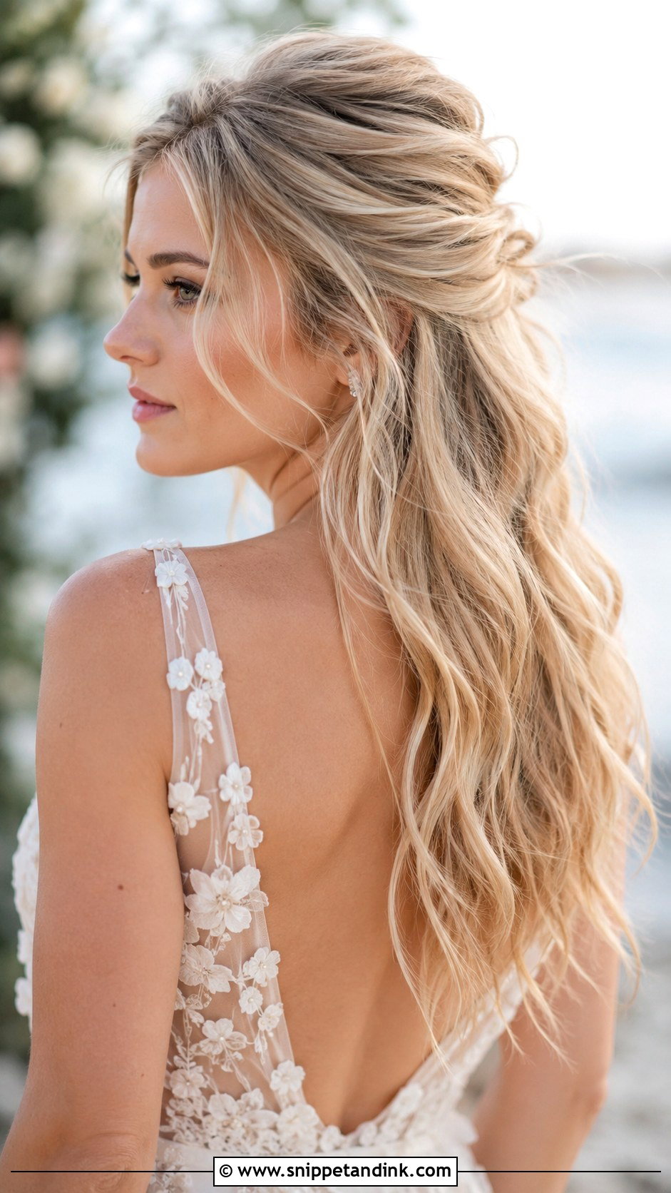 Halboffene Brautfrisur Mit Beach Waves - Snippet and Ink - 30 Brautfrisur Halboffen Mittellang Ideas