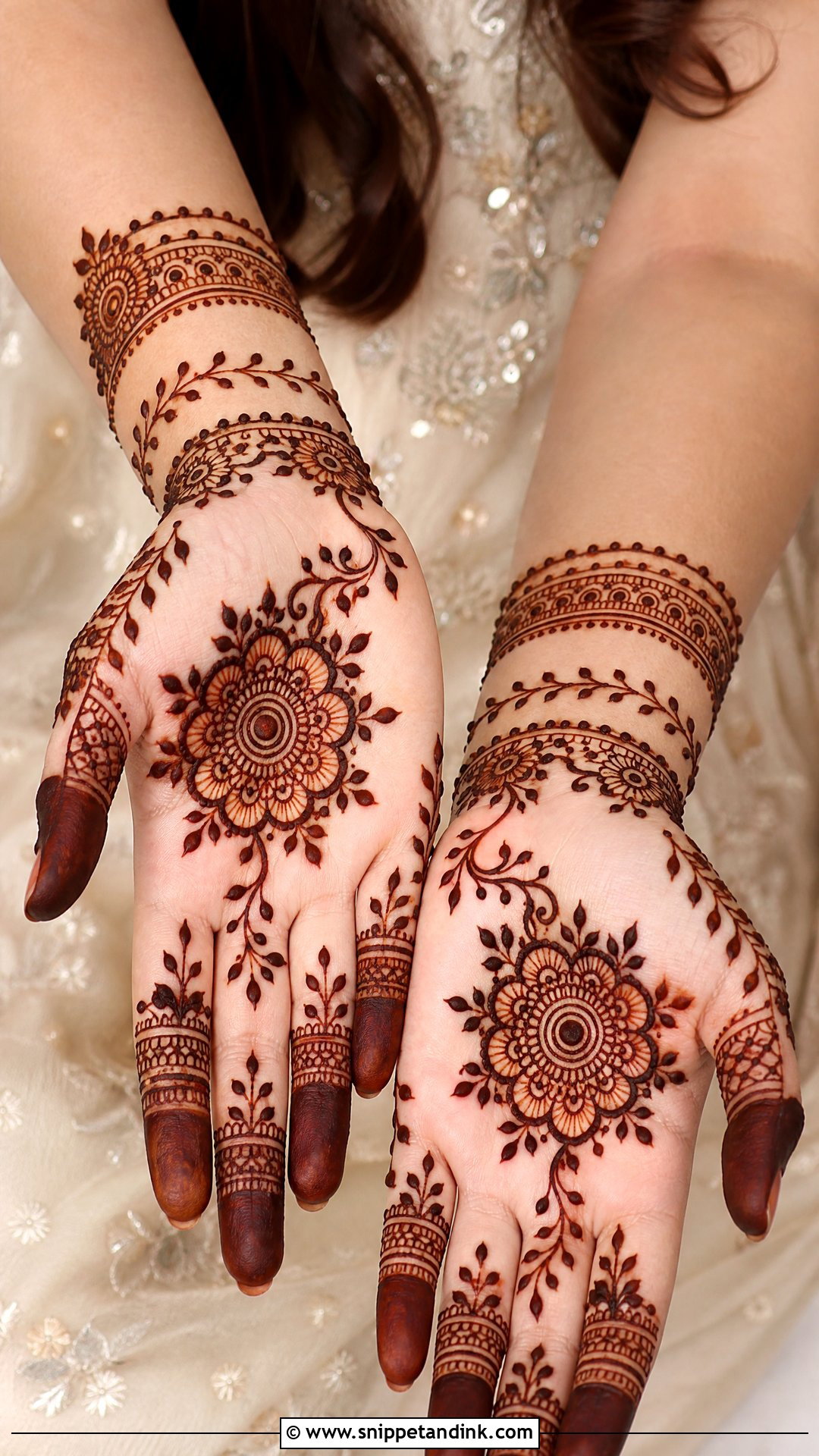 Hania Amir Dholki Mehndi Design - Snippet and Ink - 20 Hania Amir Mehndi Design Ideas