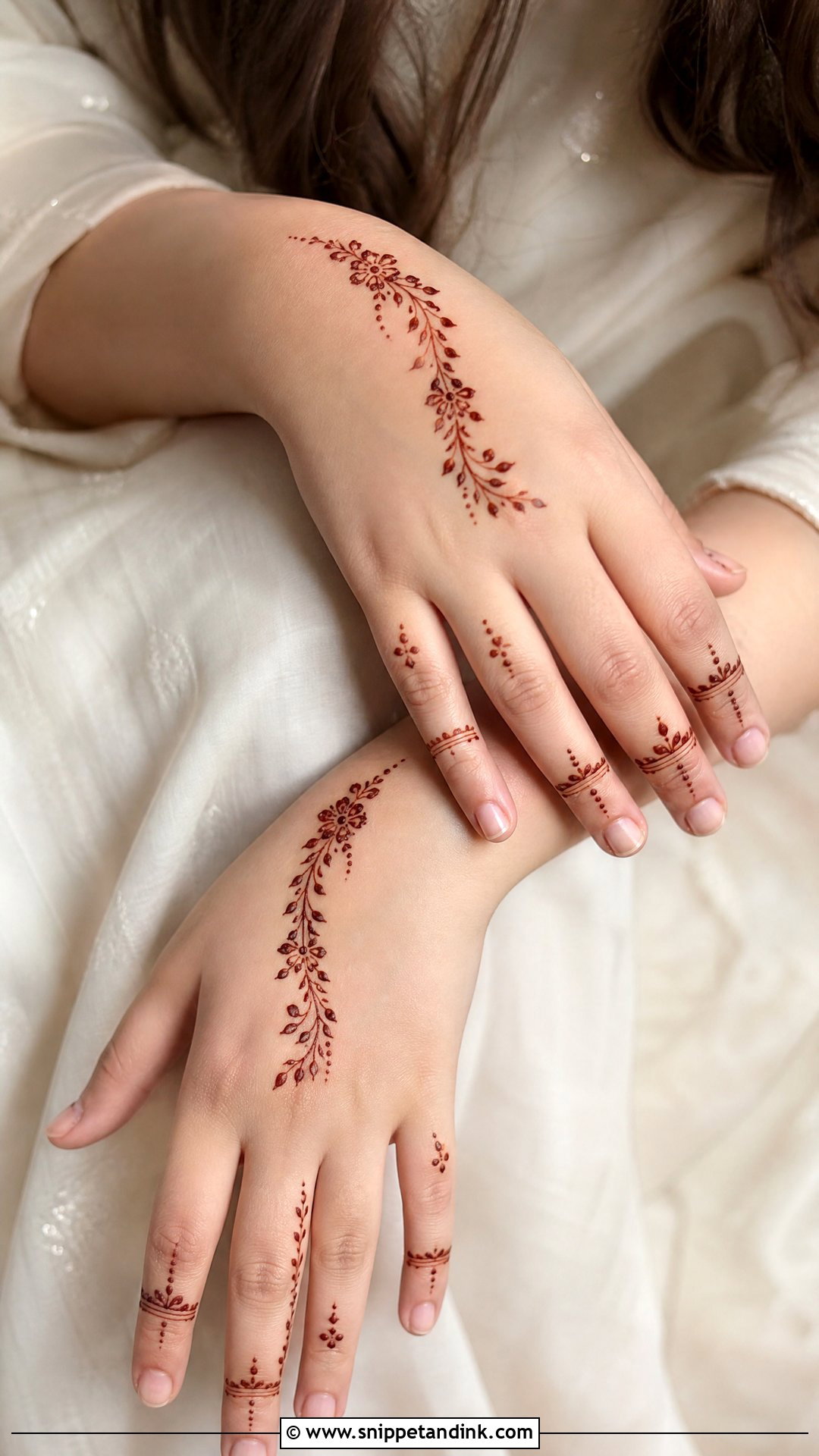 Hania Amir Minimal Mehndi Design - Snippet and Ink - 20 Hania Amir Mehndi Design Ideas