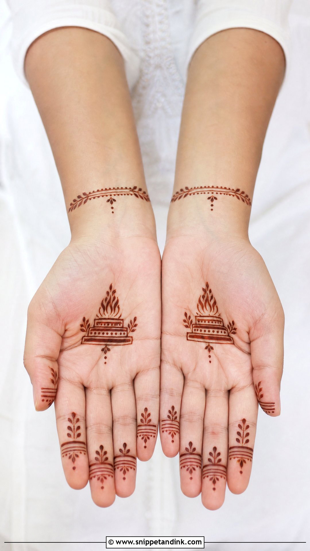 Havan Kund Minimal Mehndi Design - Snippet and Ink - 20 Havan Kund Mehndi Design Ideas
