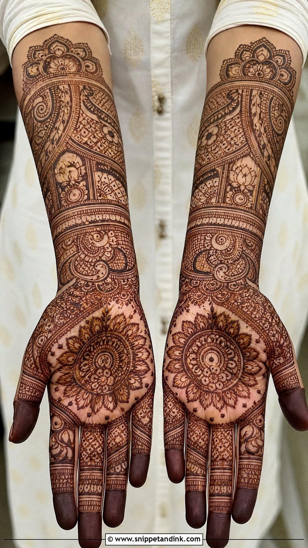 Heavy Groom Mother Mehndi Design - Snippet and Ink - 20 Groom Mother Mehndi Design Ideas