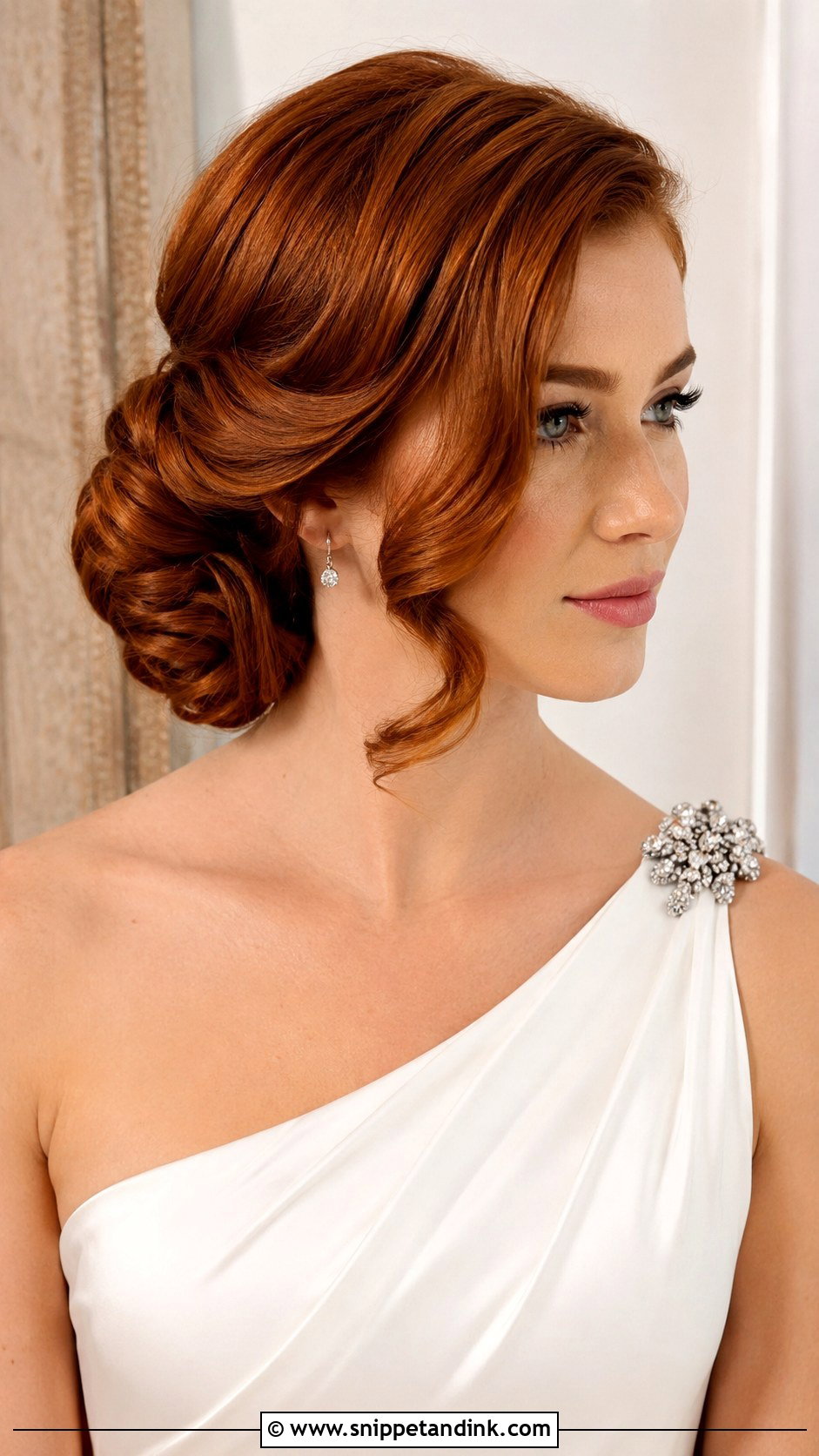 Hollywood Glam Side Chignon - Snippet and Ink - 20 Hollywood Glam Bridal Hair Ideas