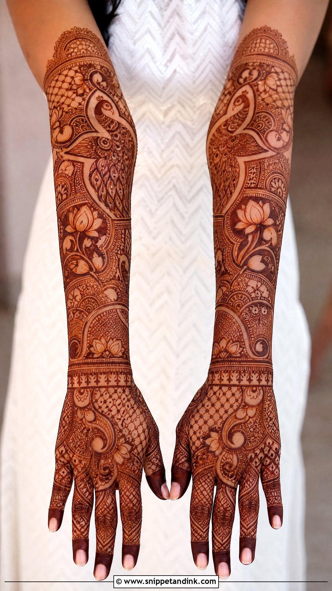 Indian Back Bridal Mehndi Design - Snippet and Ink - 25 Back Bridal Mehndi Designs