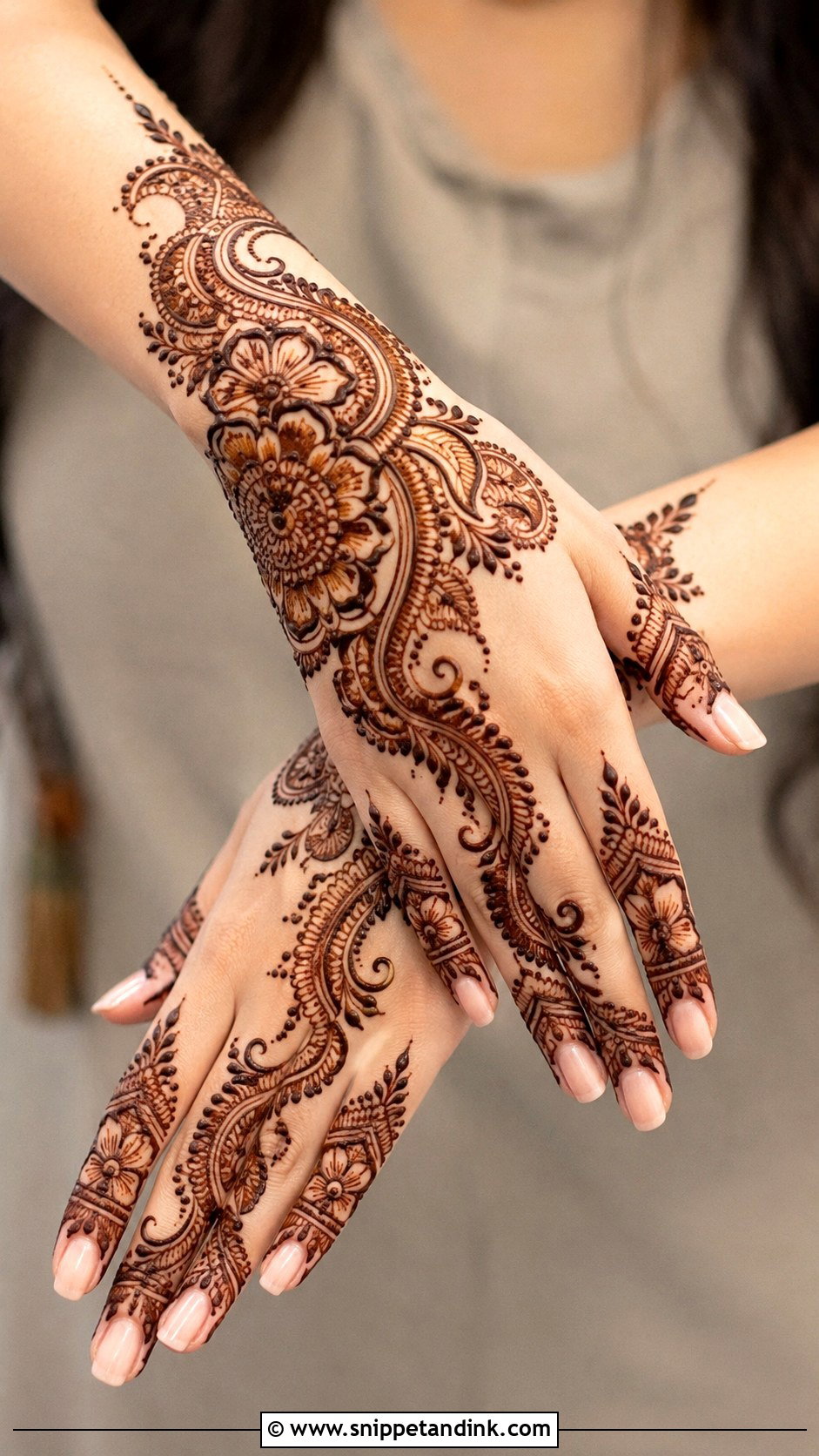 Indo Arabic Back Hand Mehndi Design - Snippet and Ink - 30 Simple Back Hand Mehndi Design Ideas
