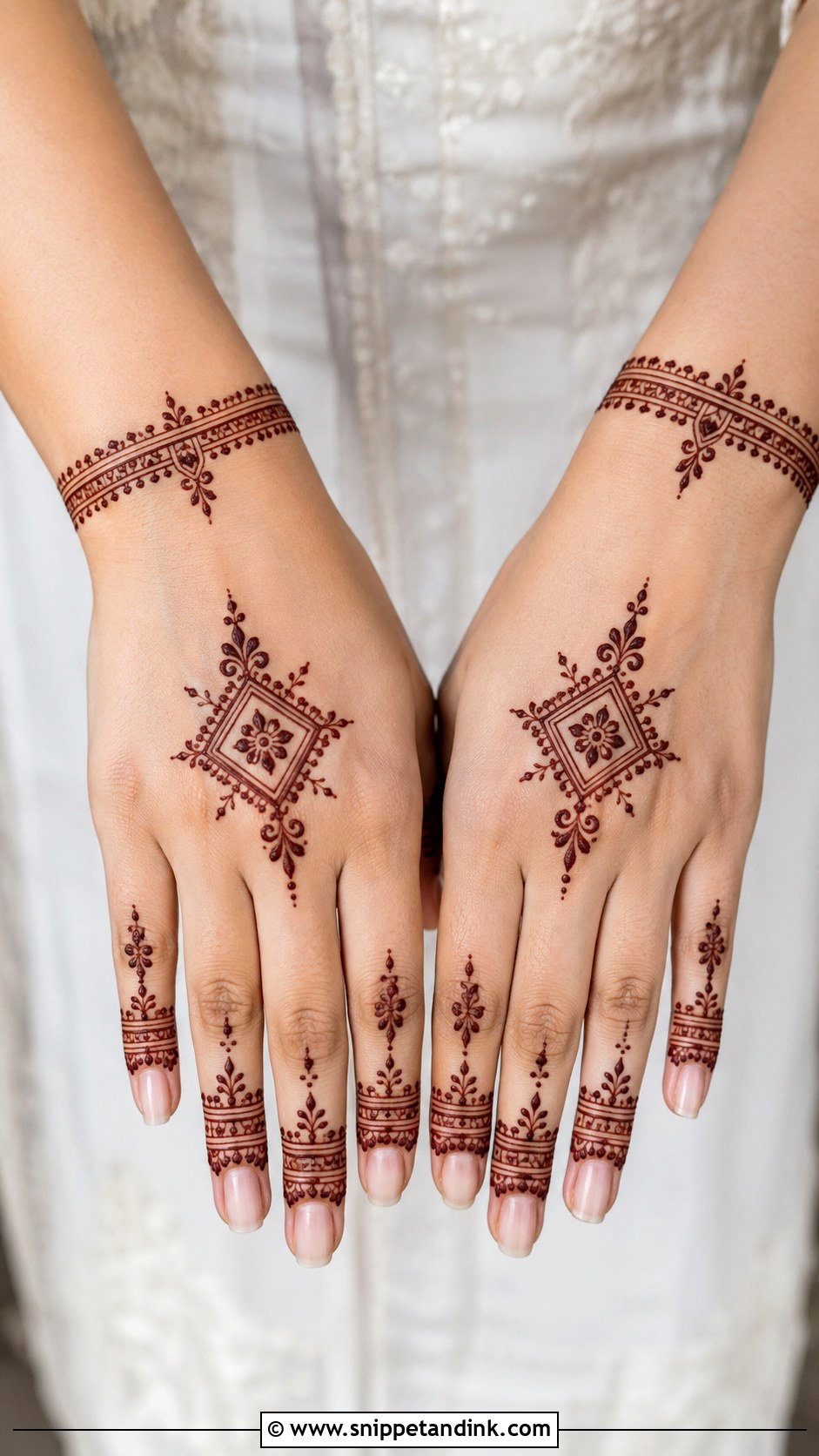 Indo Arabic Back Hand Mehndi Design - Snippet and Ink - 35 Simple Back Hand Mehndi Designs