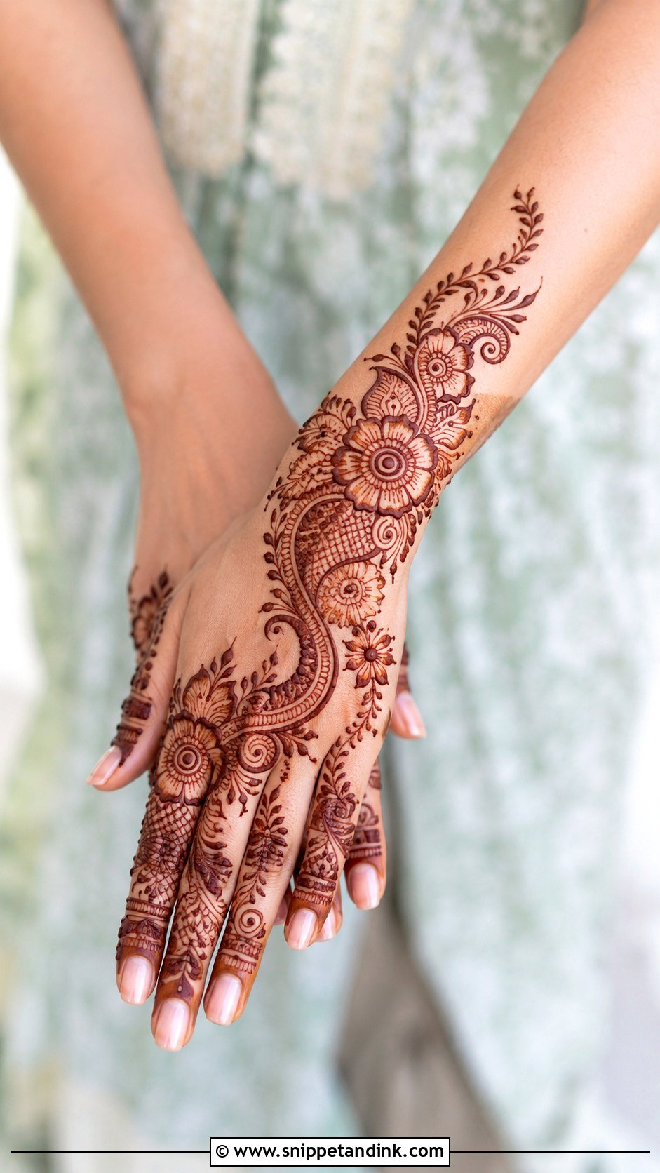 Indo Arabic Back Mehndi Design - Snippet and Ink - 35 Back Mehndi Designs