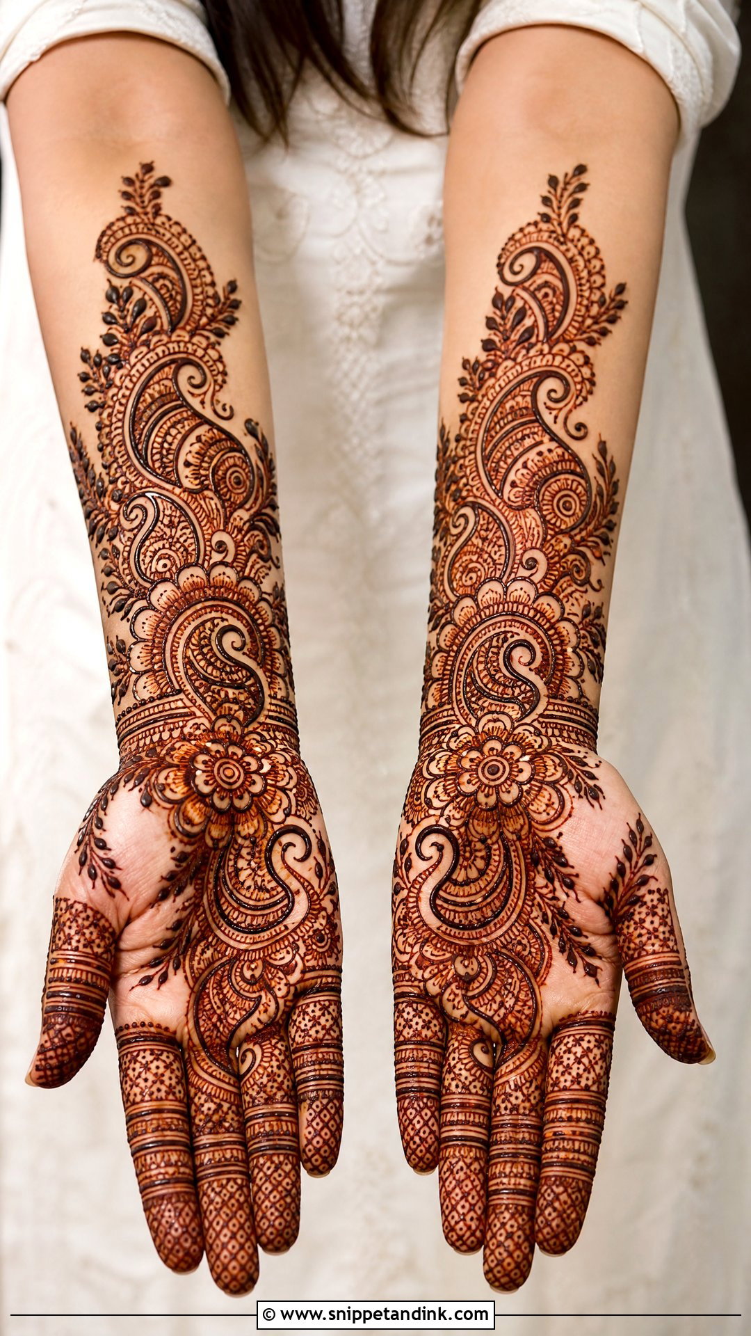 Indo Arabic Centre Mehndi Design - Snippet and Ink - 20 Centre Mehndi Design Ideas
