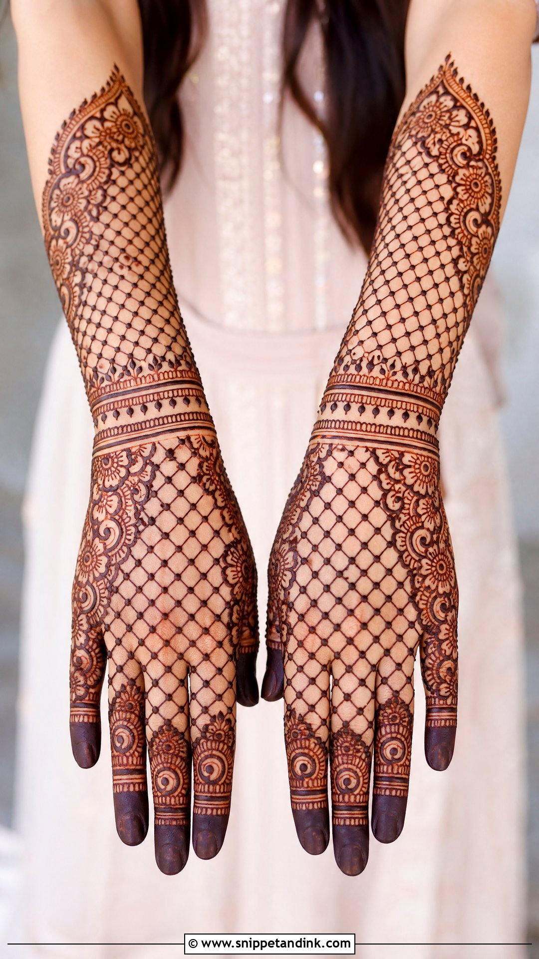 Jaali Back Bridal Mehndi Design - Snippet and Ink - 25 Back Bridal Mehndi Designs