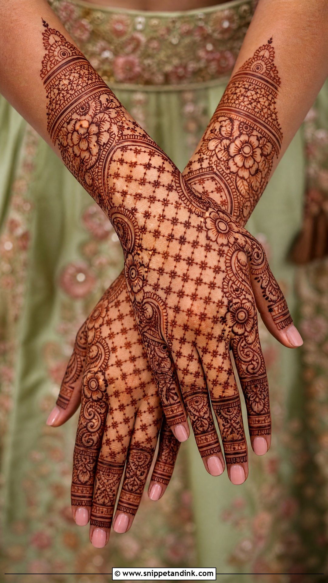 Jaali Back Bridal Mehndi Design - Snippet and Ink - 20 Latest Unique Back Bridal Mehndi Designs