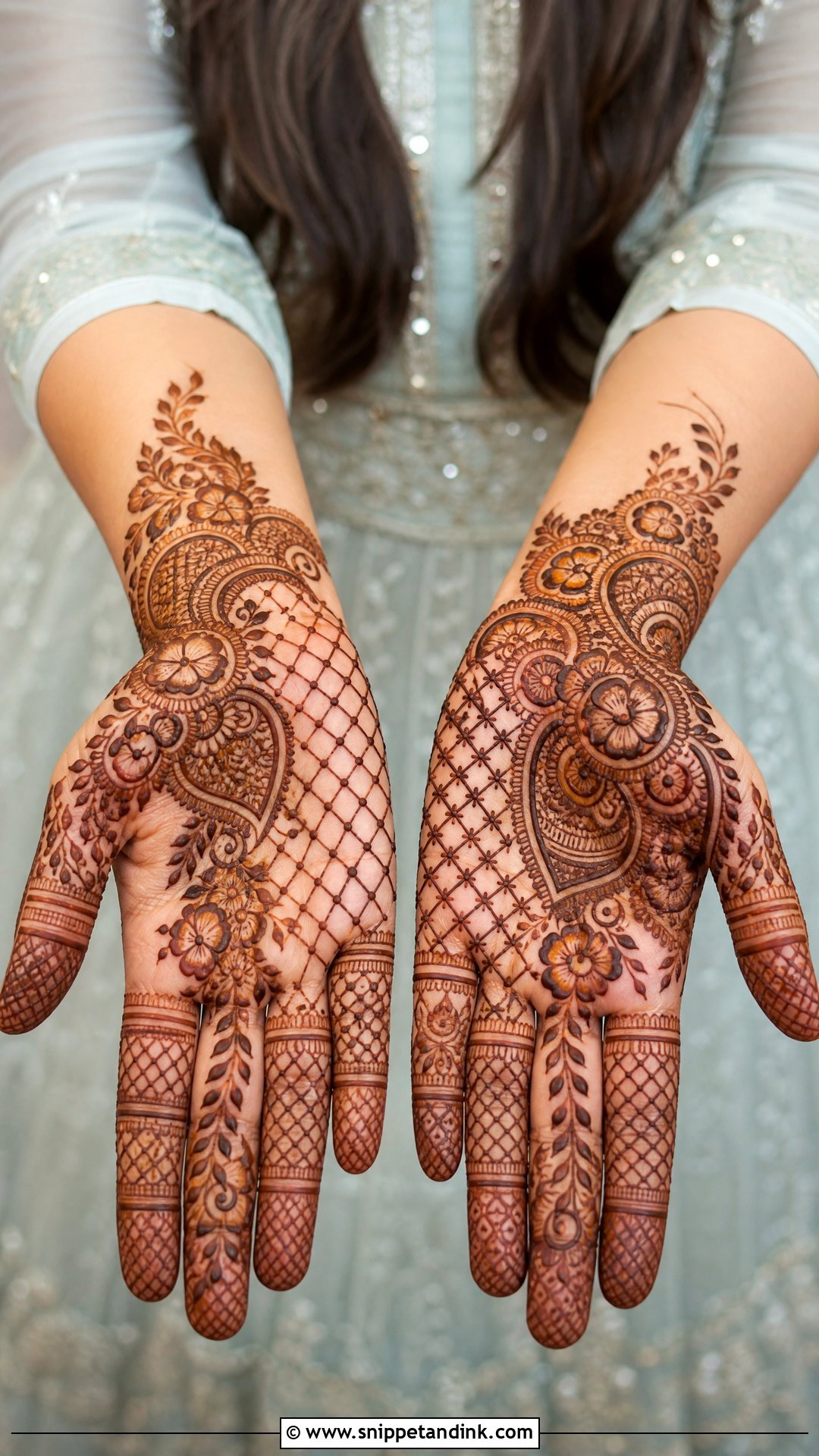 Jaali Bail Front Hand Mehndi Design - Snippet and Ink - 25 Bail Front Hand Mehndi Design Ideas