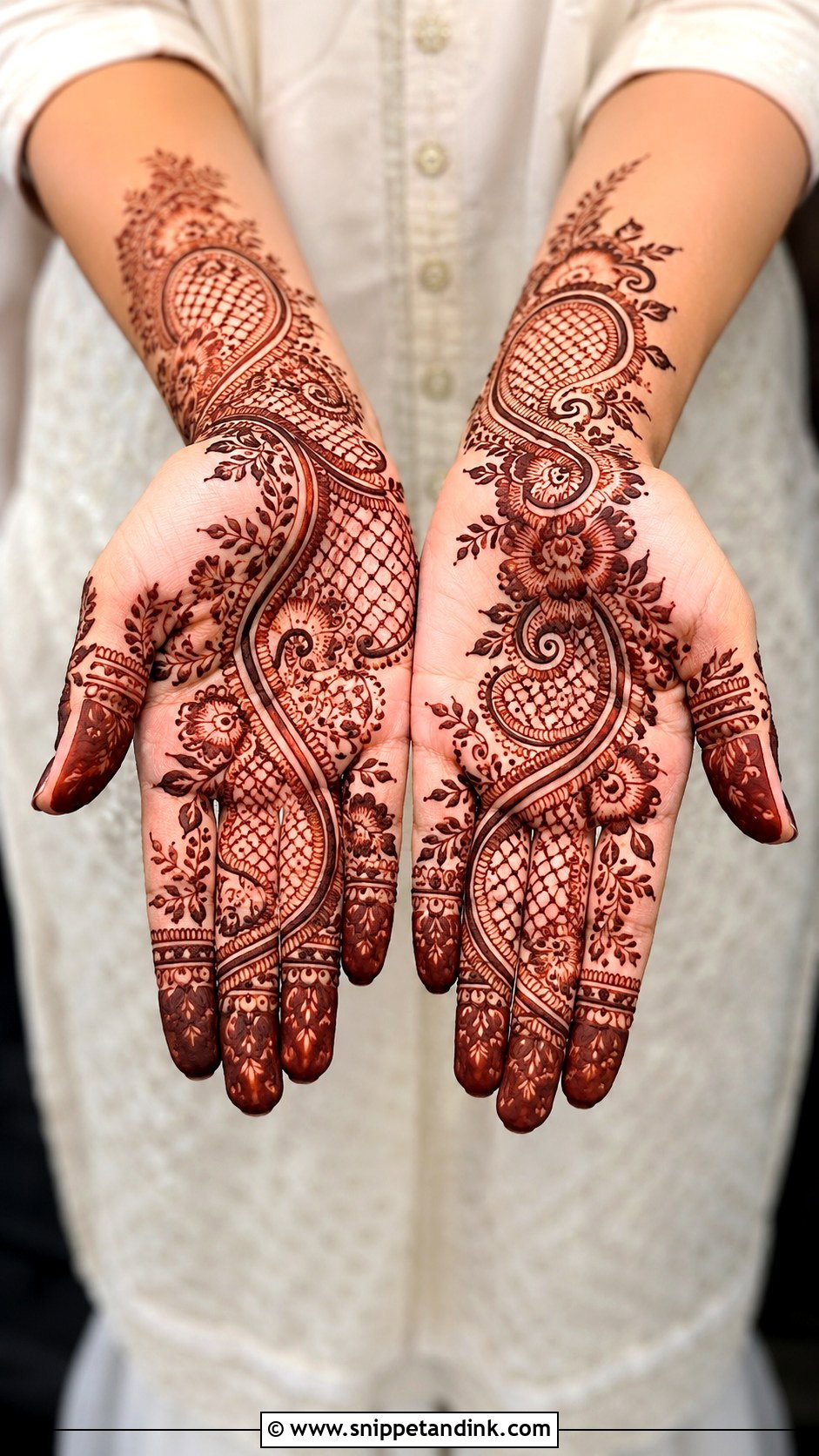 Jaali Bel Mehndi Design - Snippet and Ink - 30 Bel Mehndi Designs
