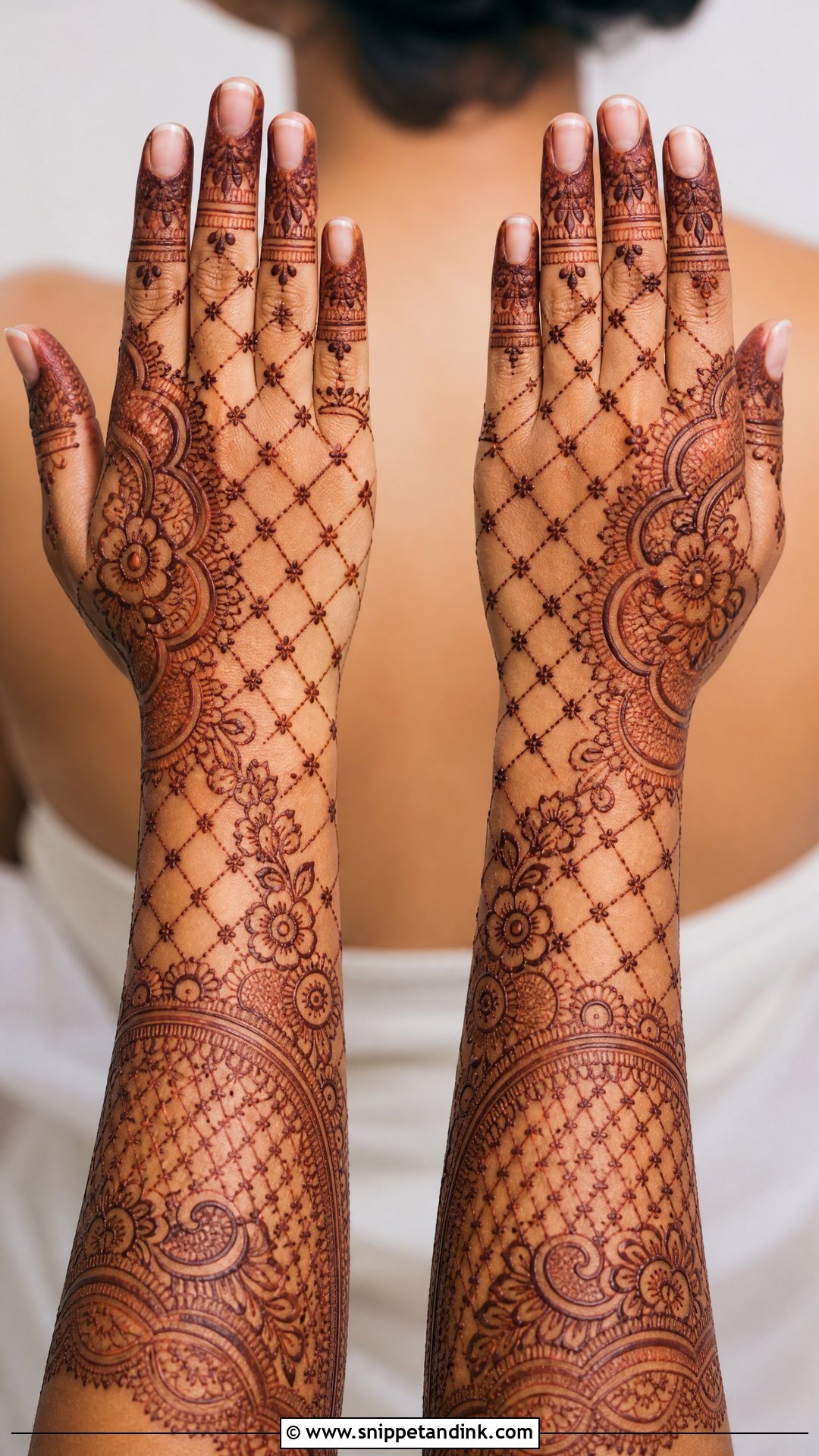 Jaali Bridal Back Side Mehndi Design - Snippet and Ink - 20 Bridal Back Side Mehndi Design Ideas