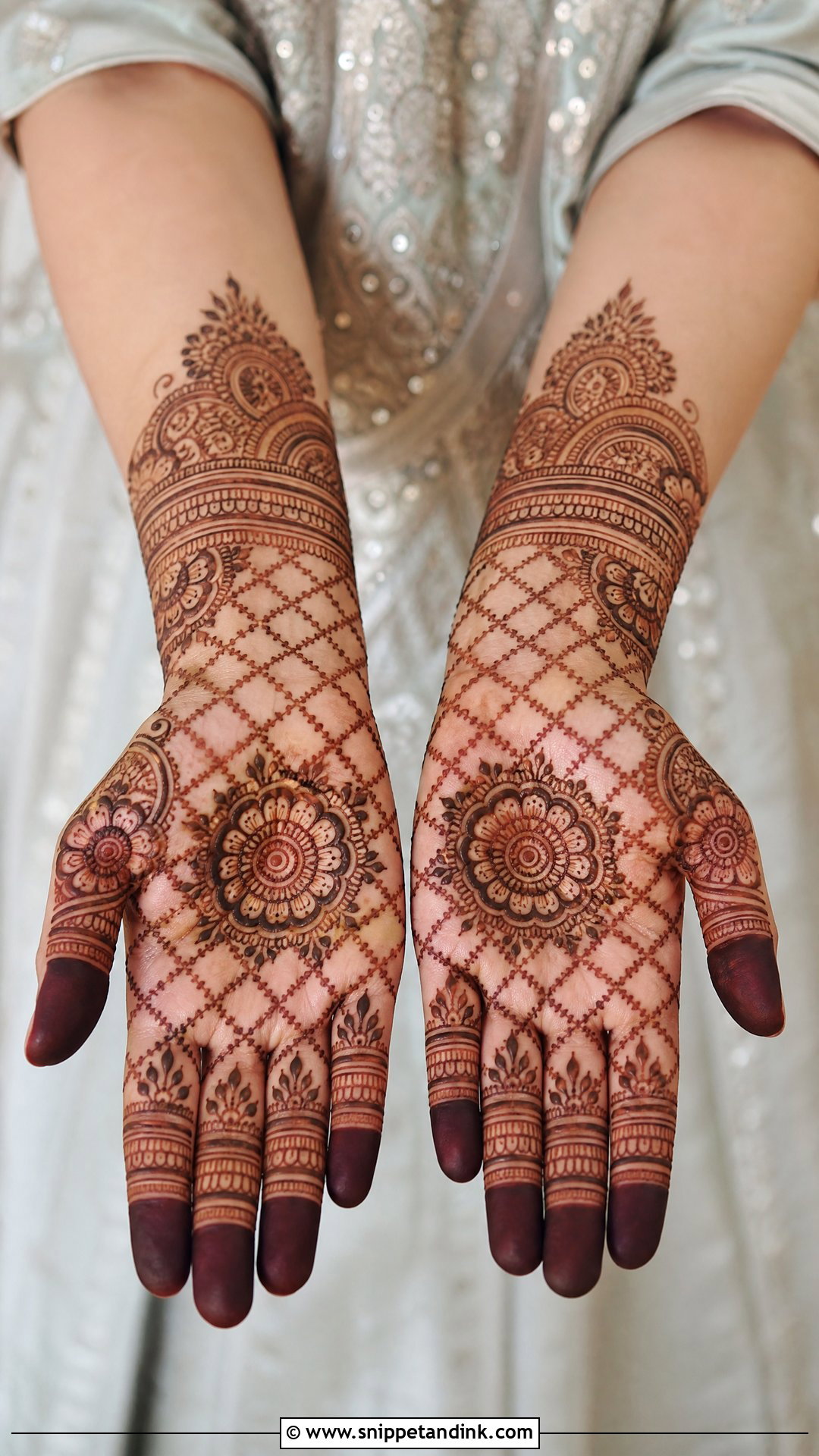 Jaali Bridal Front Hand Mehndi Design - Snippet and Ink - 25 Bridal Front Hand Mehndi Designs