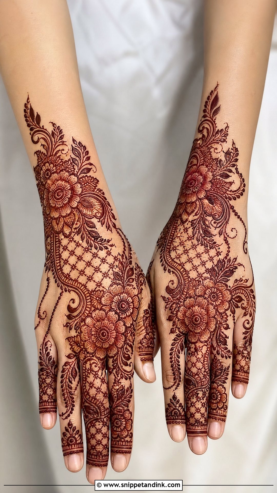 Jaali Bunches Mehndi Design - Snippet and Ink - 25 Bunches Mehndi Design Ideas