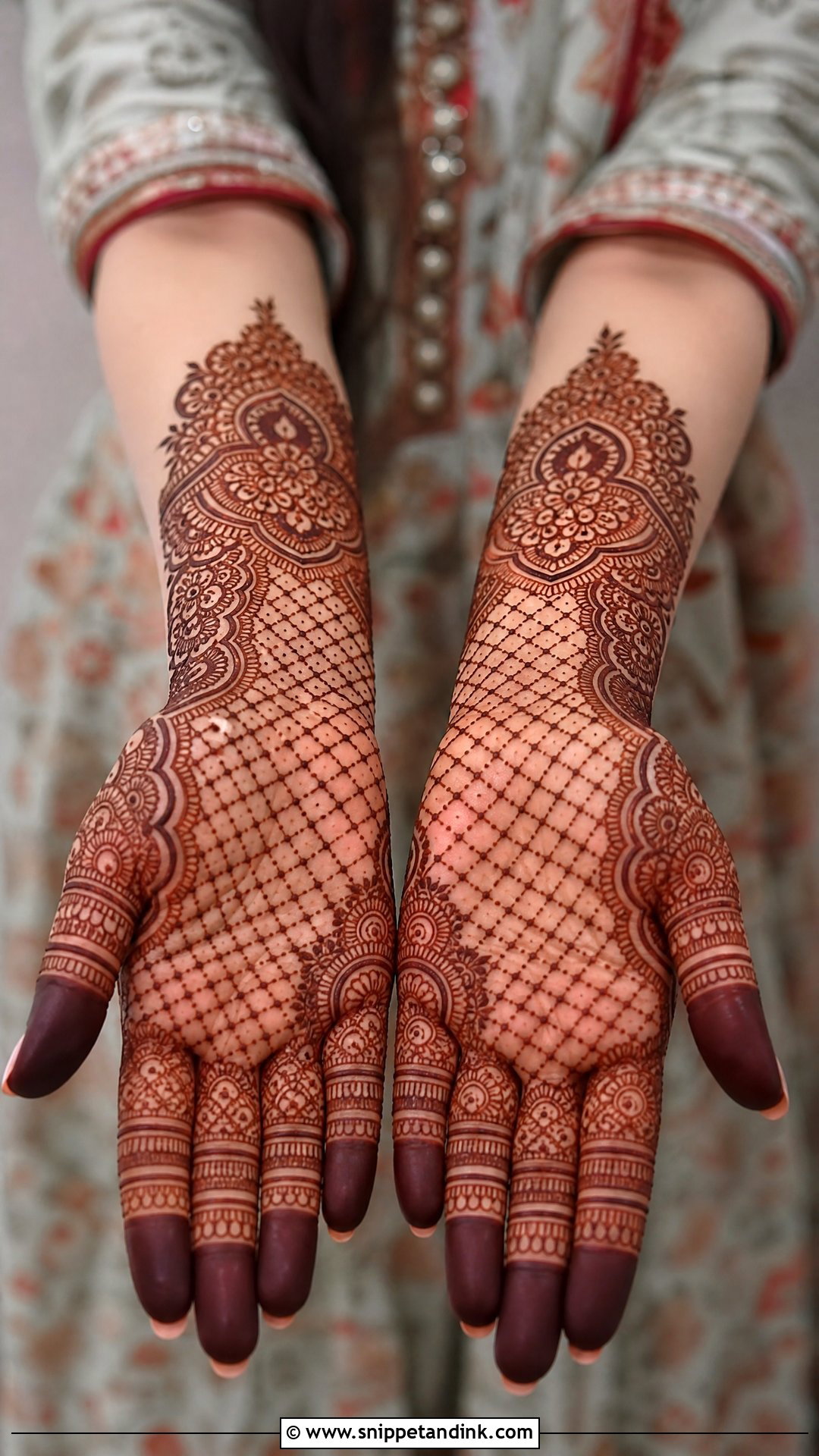 Jaali Inside Mehndi Design - Snippet and Ink - 25 Inside Mehndi Designs