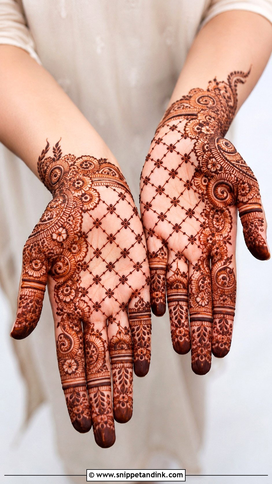 Jaali Palm Mehndi Design - Snippet and Ink - 35 Unique Palm Mehndi Design Ideas