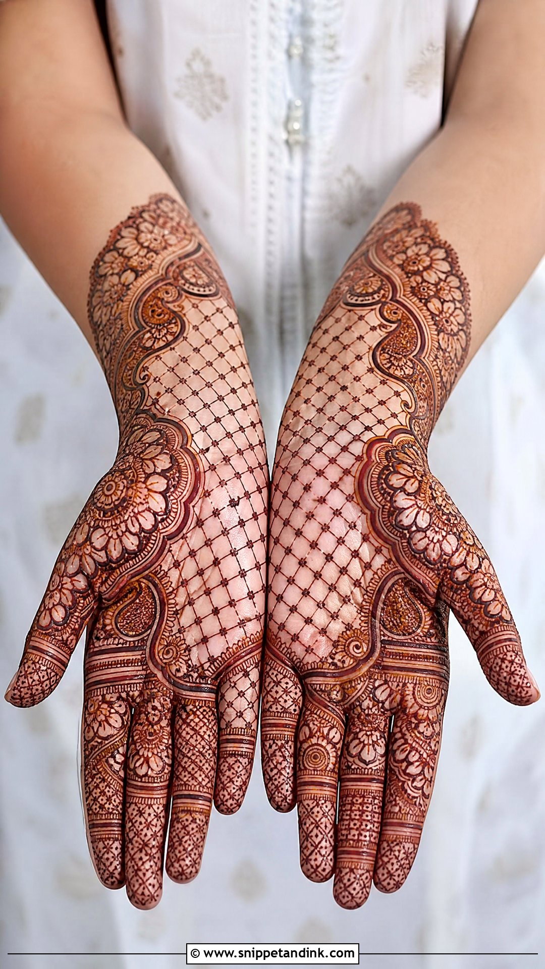 Jaali Palm Mehndi Design - Snippet and Ink - 30 Beautiful Palm Mehndi Design Ideas