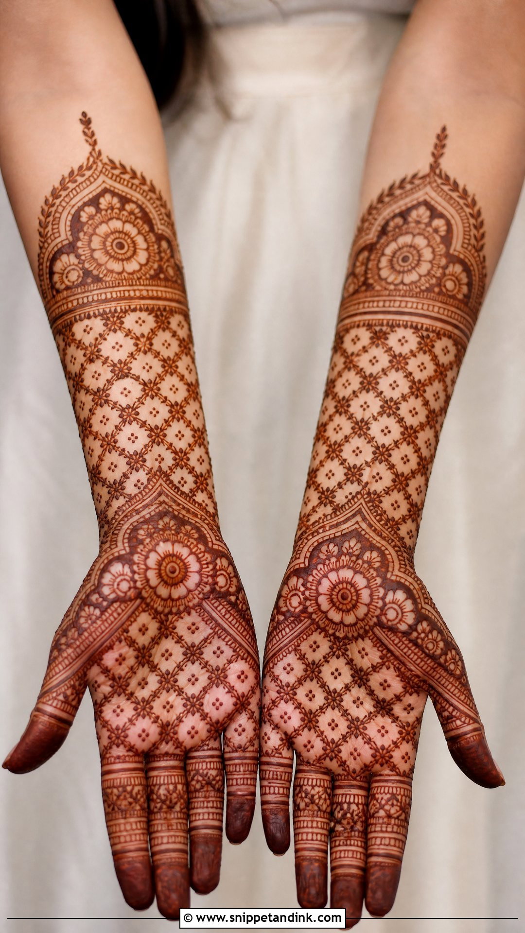 Jaali Sister Wedding Mehndi Design - Snippet and Ink - 20 Sister Wedding Mehndi Designs