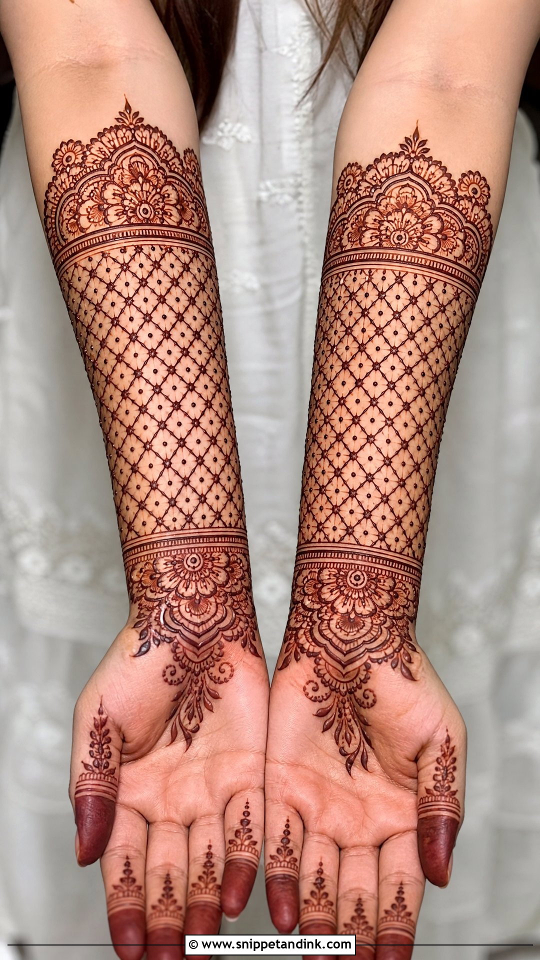 Jaali Wrist Mehndi Design - Snippet and Ink - 30 Wrist Mehndi Designs